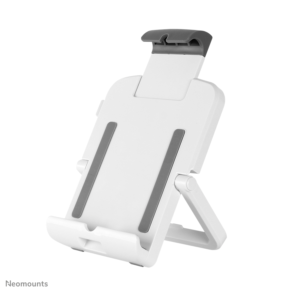 Un support de tablette blanc avec des accents gris. Il possède un pied pliable et un support pour la tablette. Le support est sur fond blanc.