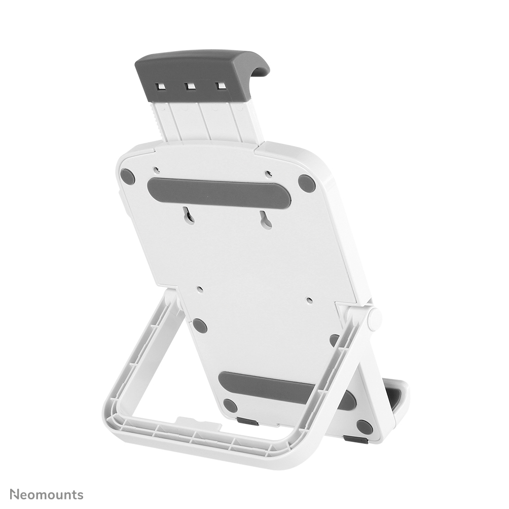 Un support de tablette blanc avec des accents gris. Il est ouvert, montrant le dos et les pieds de support. Isolé sur fond blanc.