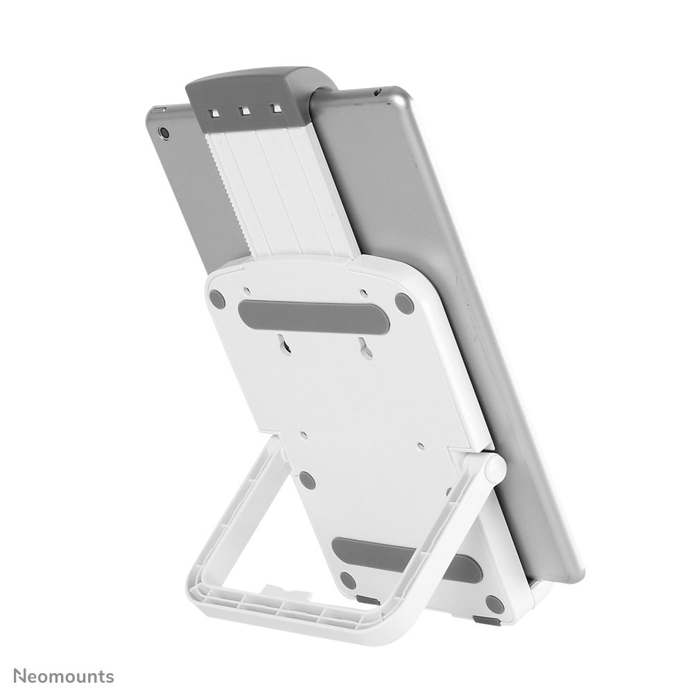 Un support de tablette blanc avec une tablette grise. Le support a un design pliable. Le fond est blanc.