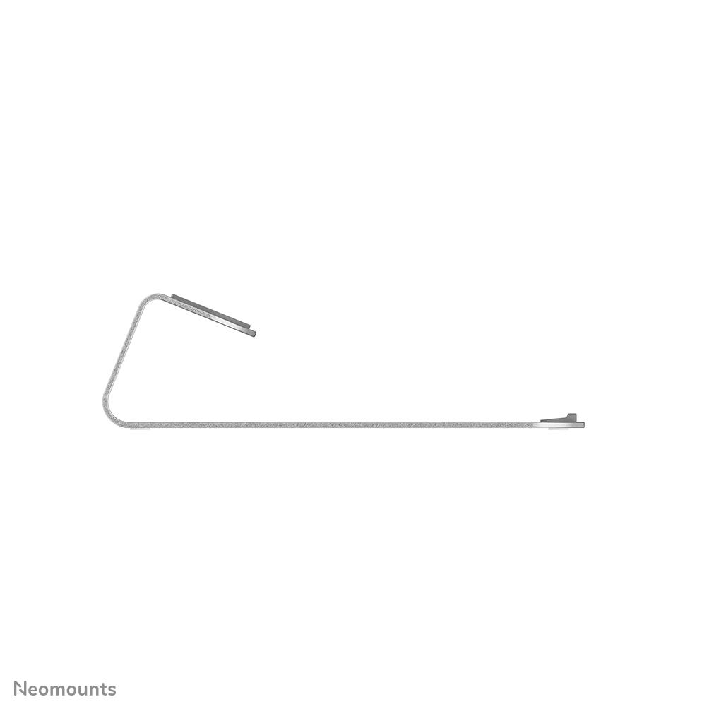 Een grijze, minimalistische bureaulamp. Het heeft een gebogen arm en een rechthoekige voet. Het ontwerp is modern.