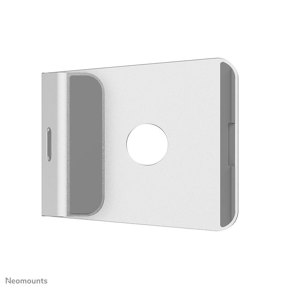 Een witte metalen beugel met een cirkelvormig gat. Het heeft een gebogen ontwerp met een sleuf aan één kant en een rechthoekige opening aan de andere.
