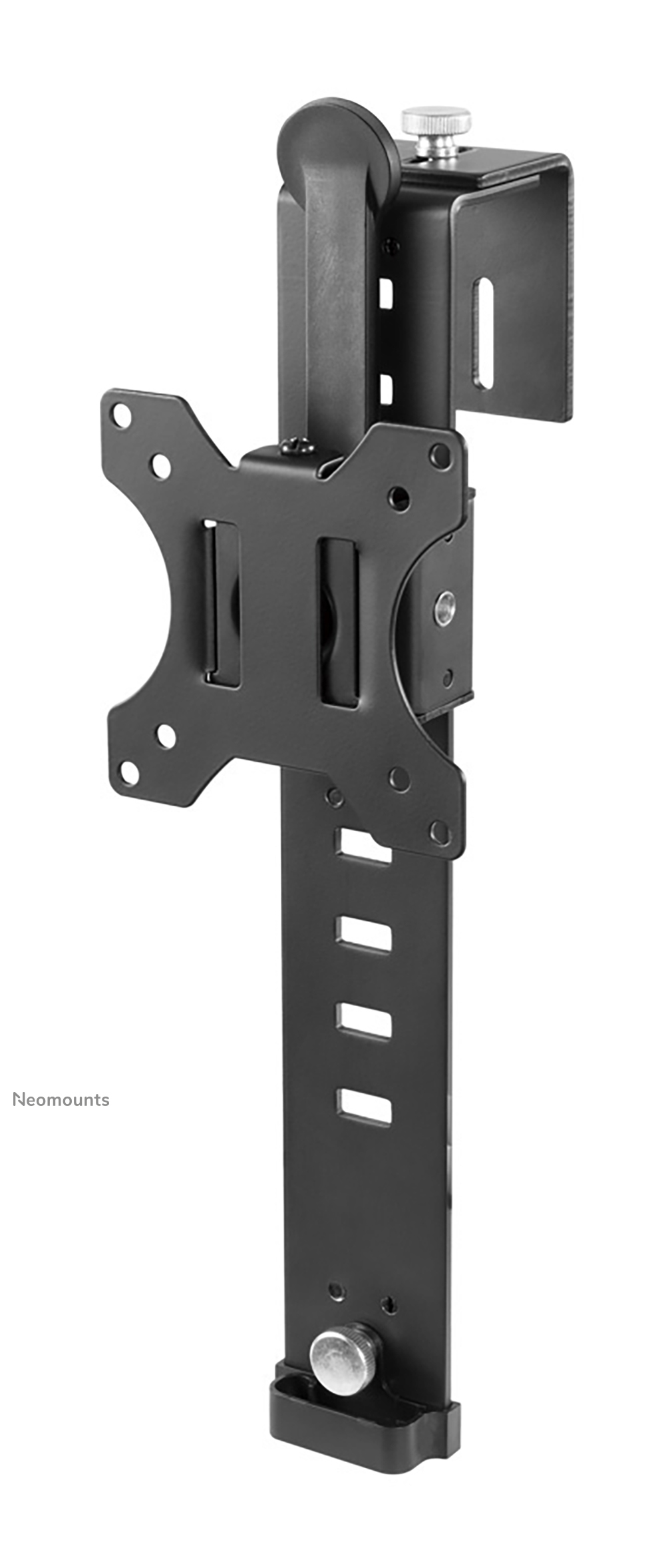 Zwarte metalen monitorbeugel met meerdere verstelpunten. Het heeft een VESA-plaat, een verticale rail en een klem voor bureaumontage.
