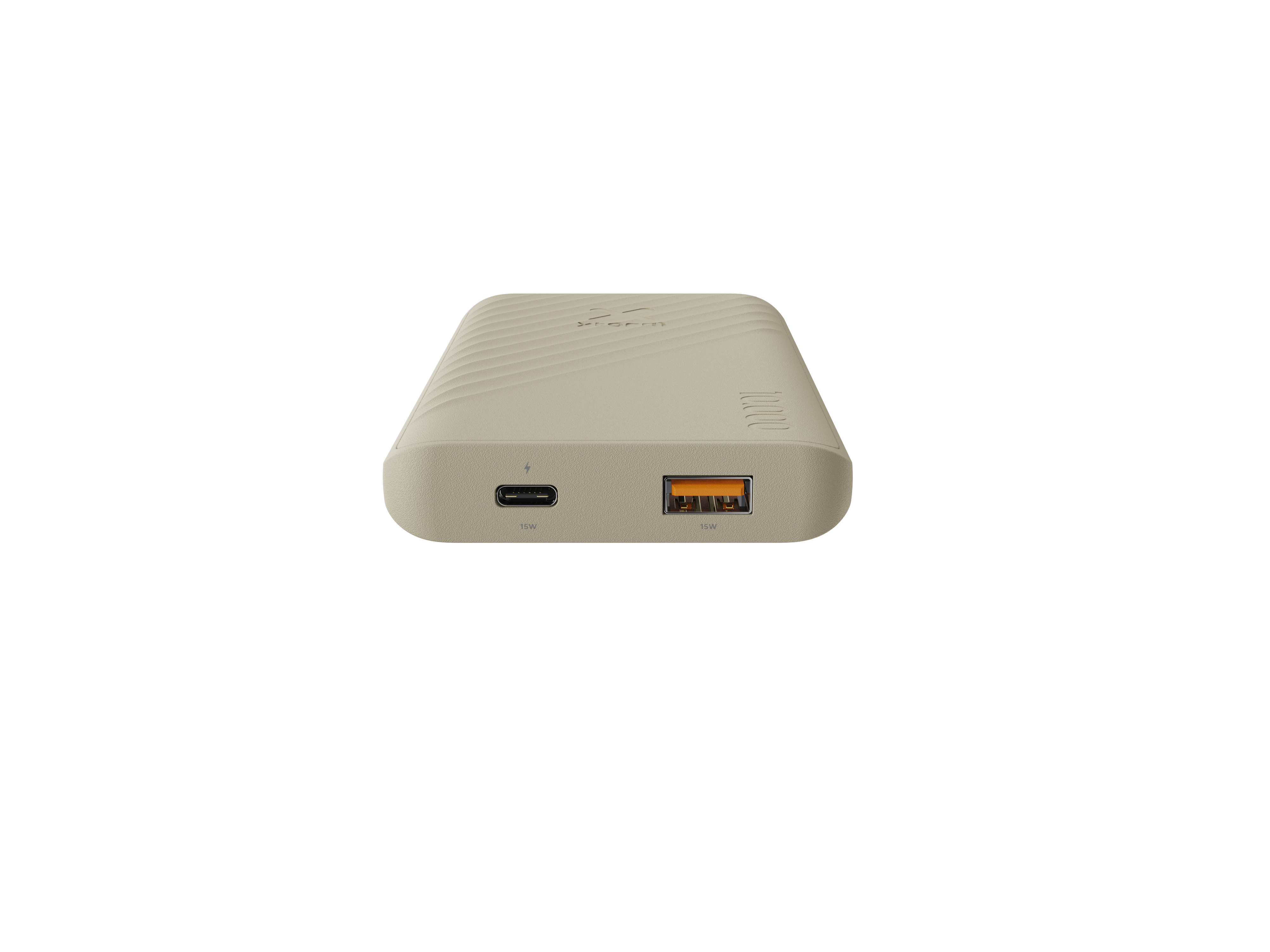 Une batterie externe beige avec deux ports, marqués 15W et 15W, sur fond blanc.