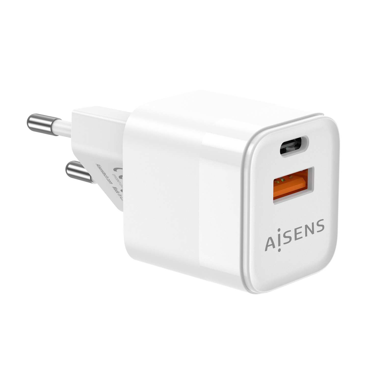 Un cargador USB Aisens blanco con enchufe. Tiene un puerto USB-C y un puerto USB naranja. Se ve el nombre de la marca.