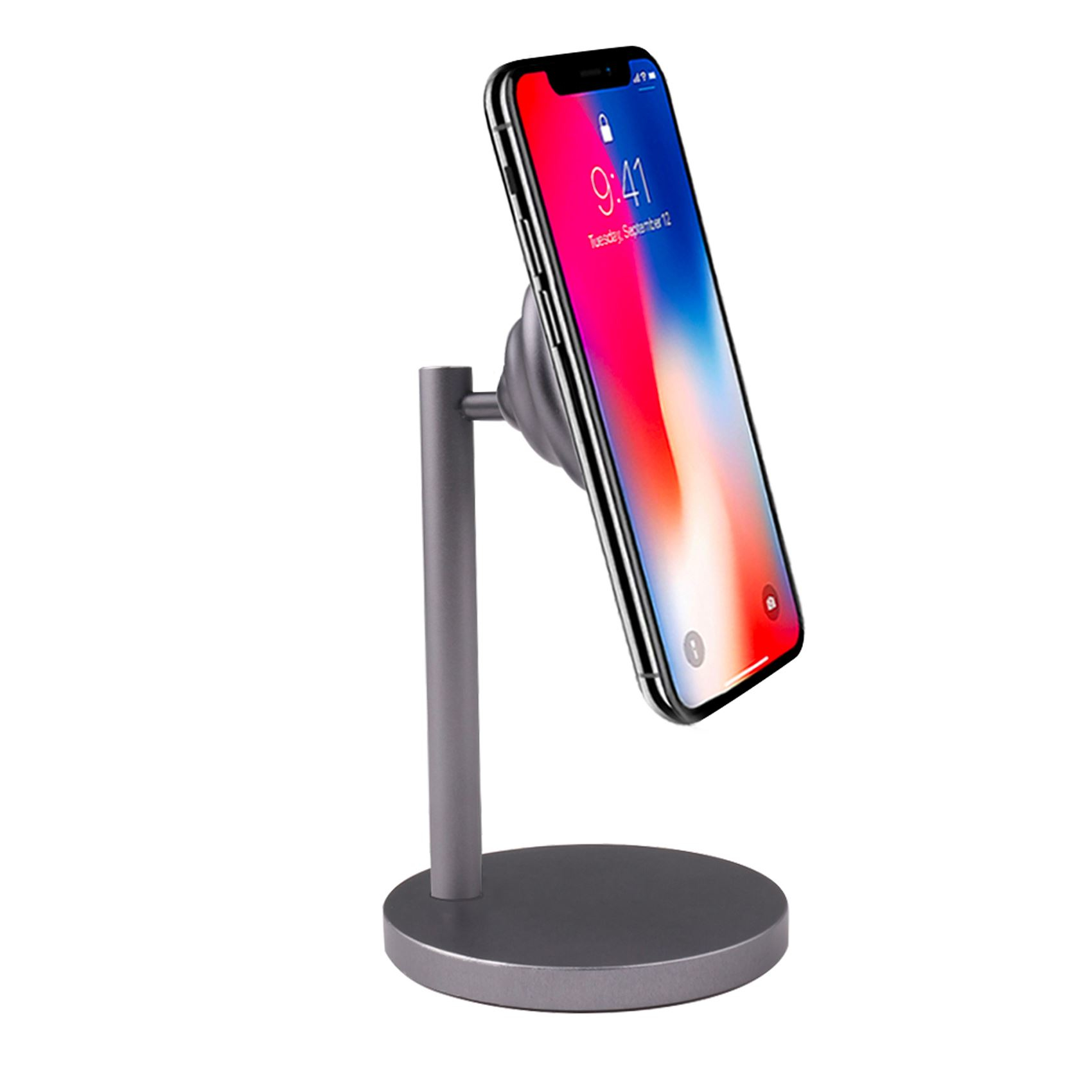 Ein Telefon steht auf einem Ständer. Der Telefonbildschirm zeigt die Uhrzeit. Der Ständer ist grau und hat einen runden Fuß.