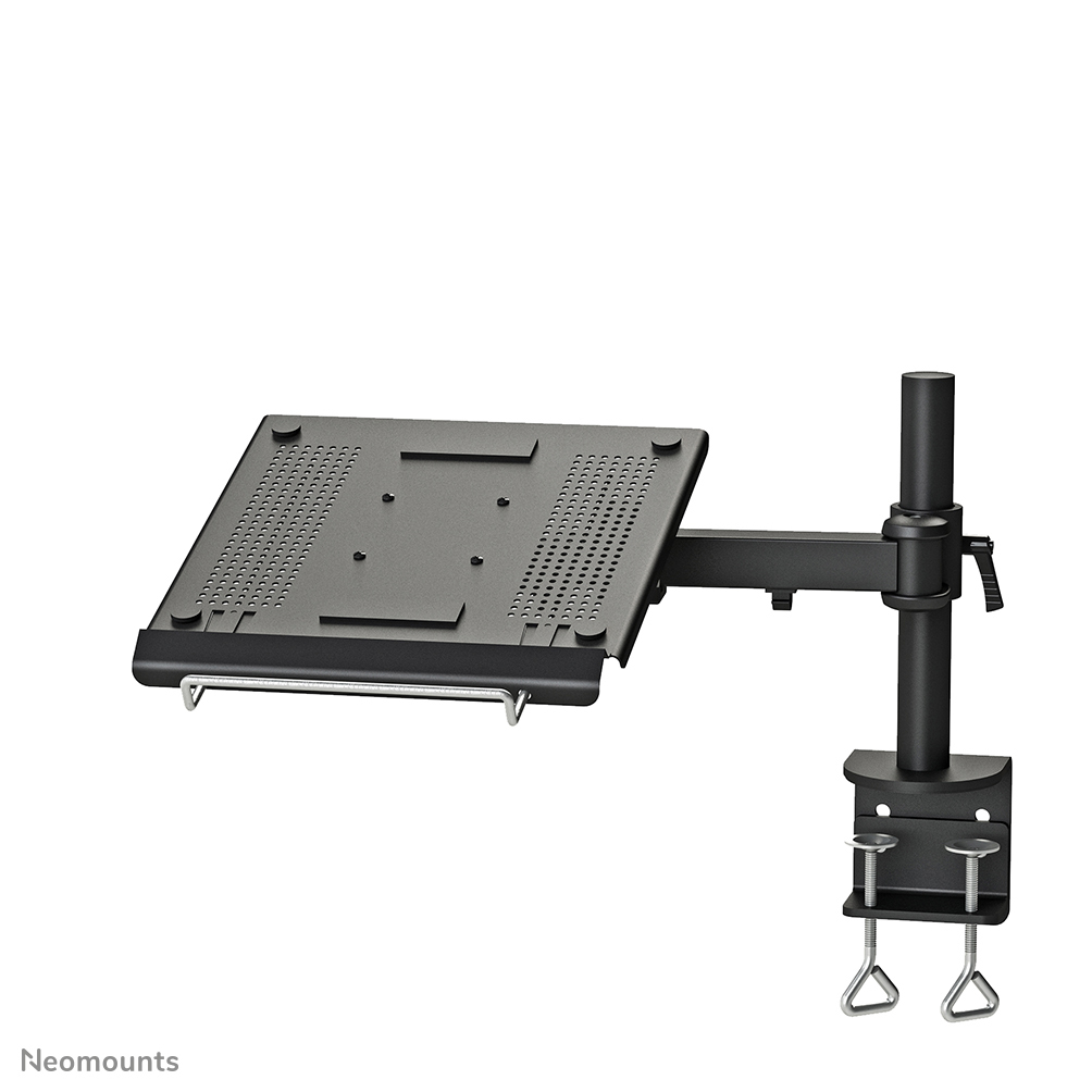 Ein schwarzer Laptopständer mit Klemme. Der Ständer hat eine perforierte Oberfläche und eine Metallstange.