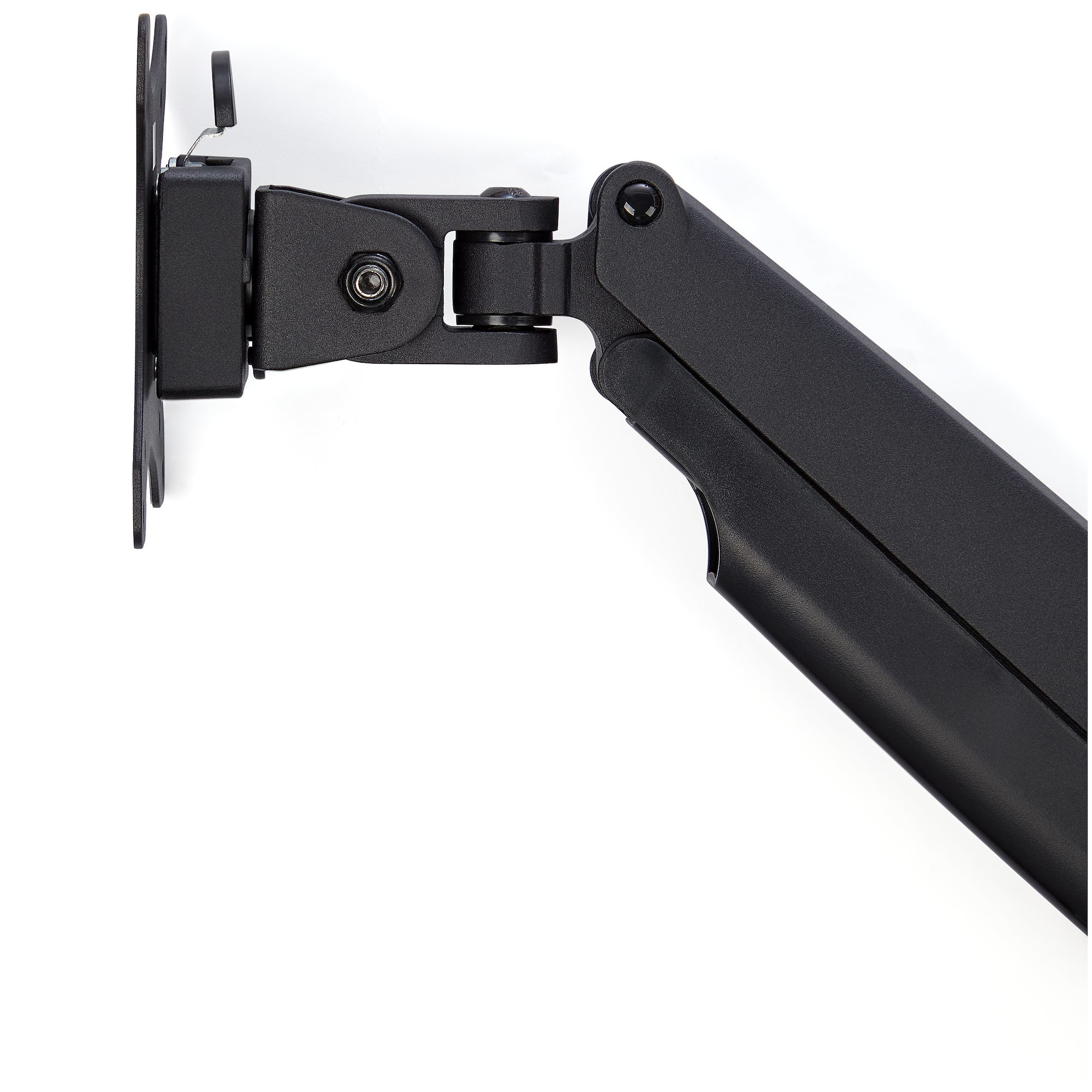 Ein schwarzer Monitorarm mit Halterung und Gelenkarm vor weißem Hintergrund.