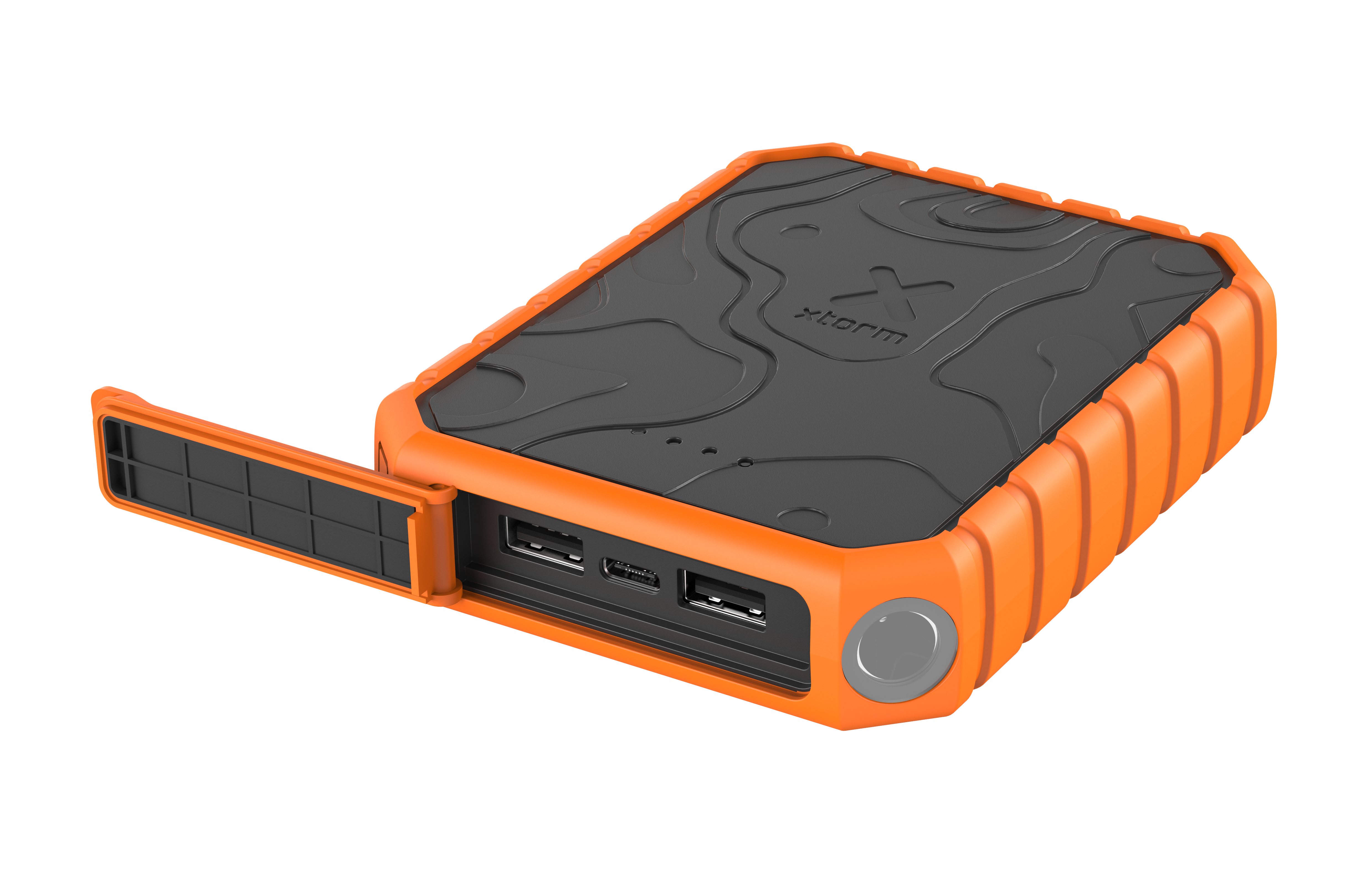 Eine orangefarbene und schwarze X-Storm-Powerbank. Sie hat eine offene Klappe und USB-Anschlüsse. Der Hintergrund ist weiß.