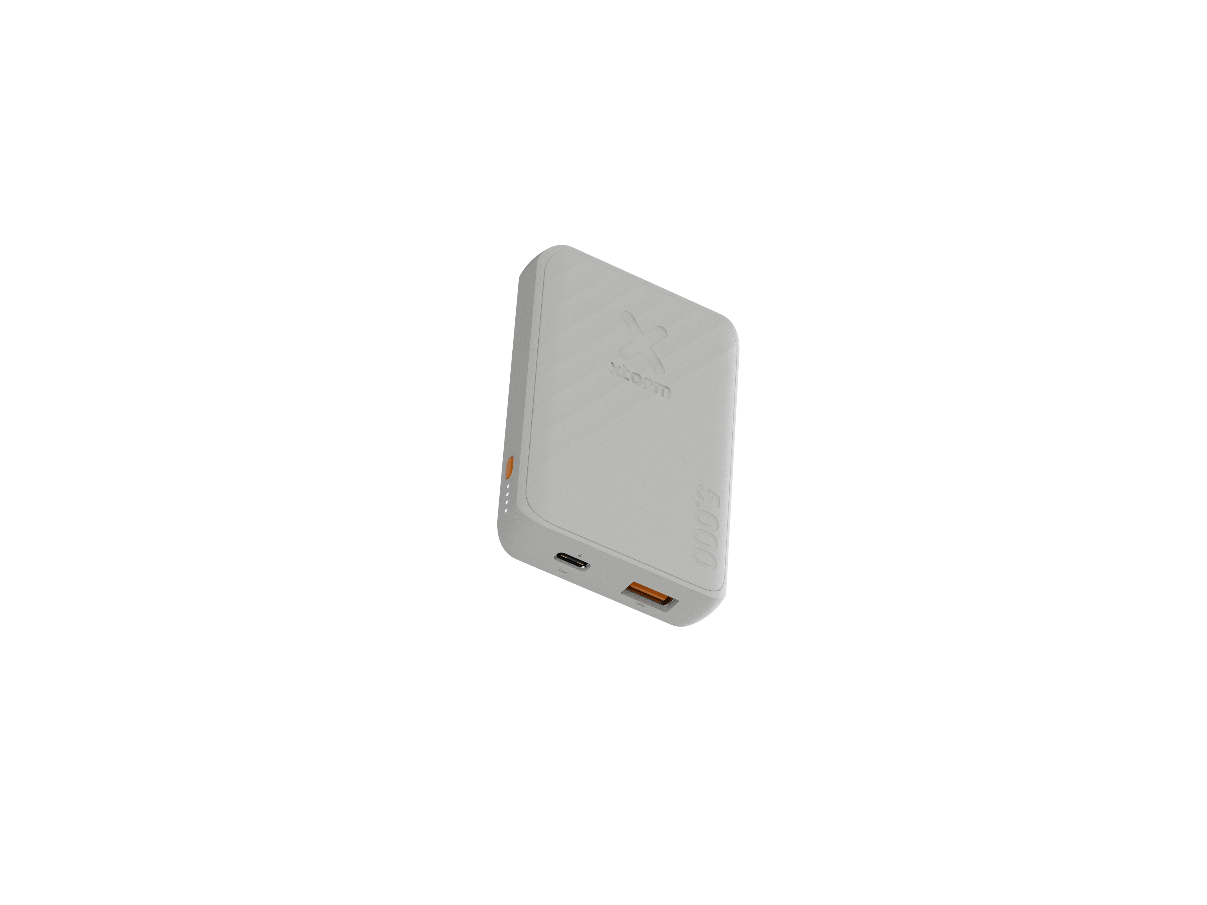Eine graue Powerbank mit dem 'X'-xtorm-Logo auf weißem Hintergrund. Es hat einen USB-C-Anschluss und orangefarbene Details.