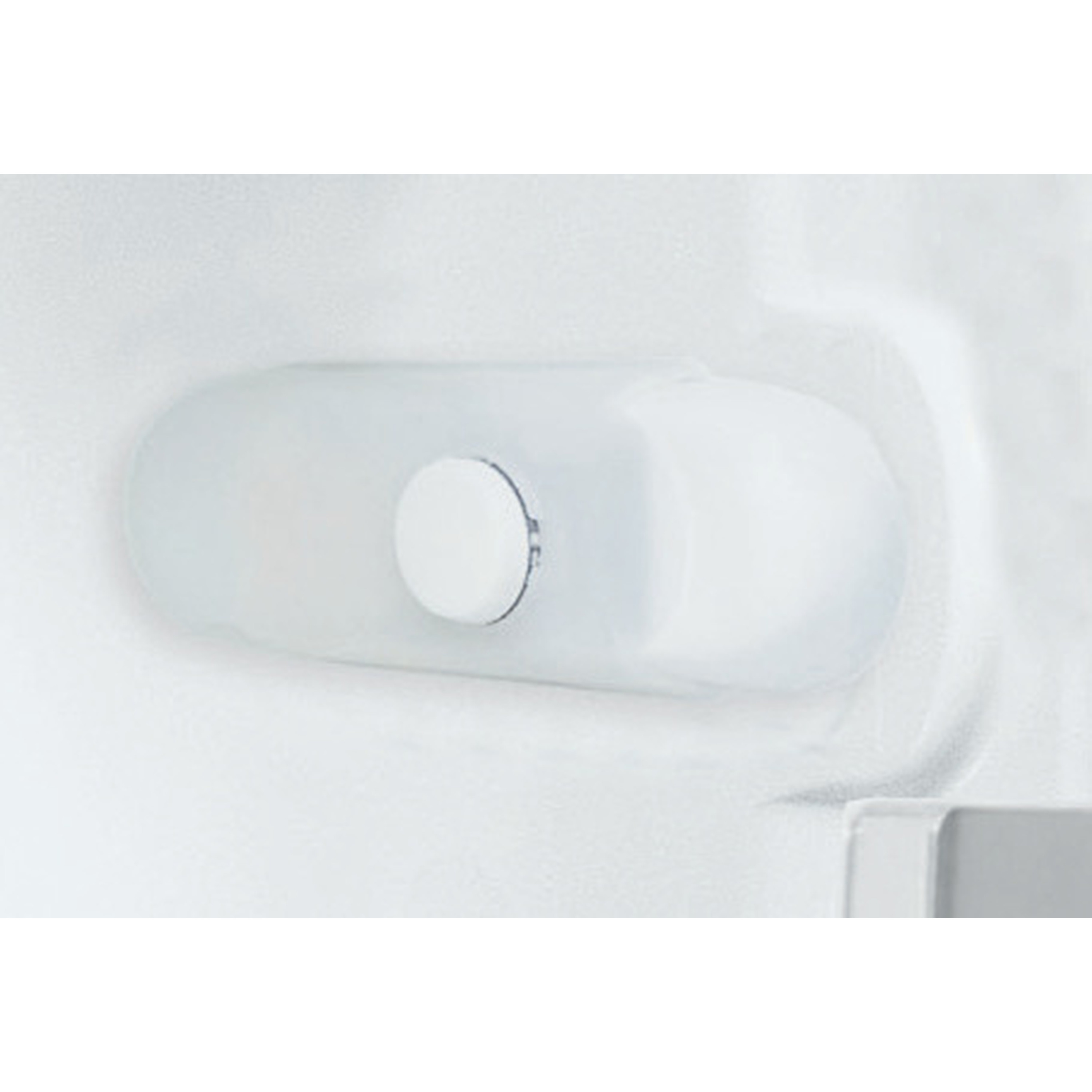 Un panel de control blanco con una perilla está centrado. Está dentro de una superficie blanca y lisa.