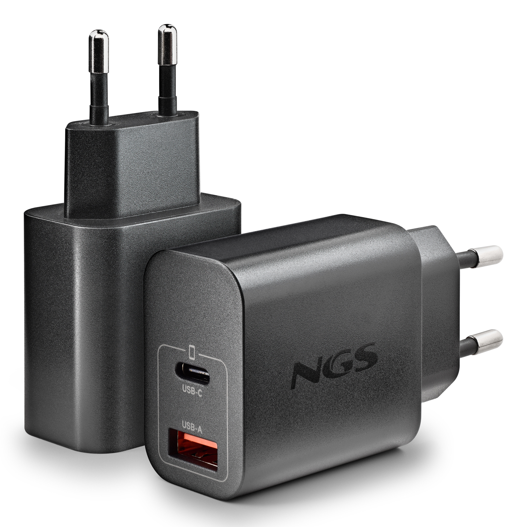 Due caricabatterie USB neri. Uno dietro l'altro. Il caricabatterie anteriore ha porte USB-C e USB-A. Le spine sono argentate.