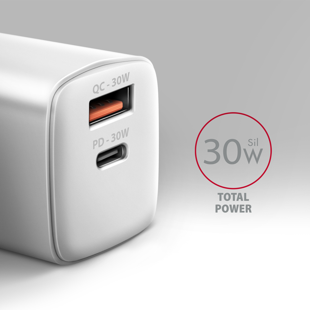 Weißes Ladegerät mit zwei Anschlüssen, QC-30W und PD-30W. Rechts ein rot umrandetes 30W-Logo für die Gesamtleistung.