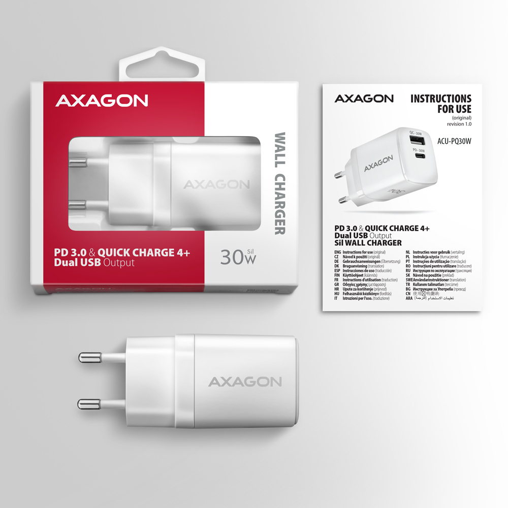 Weißes Axagon-Wandladegerät, Schachtel mit Produktinformationen und Anweisungen. Etiketten enthalten 'PD 3.0 & Quick Charge 4+'.