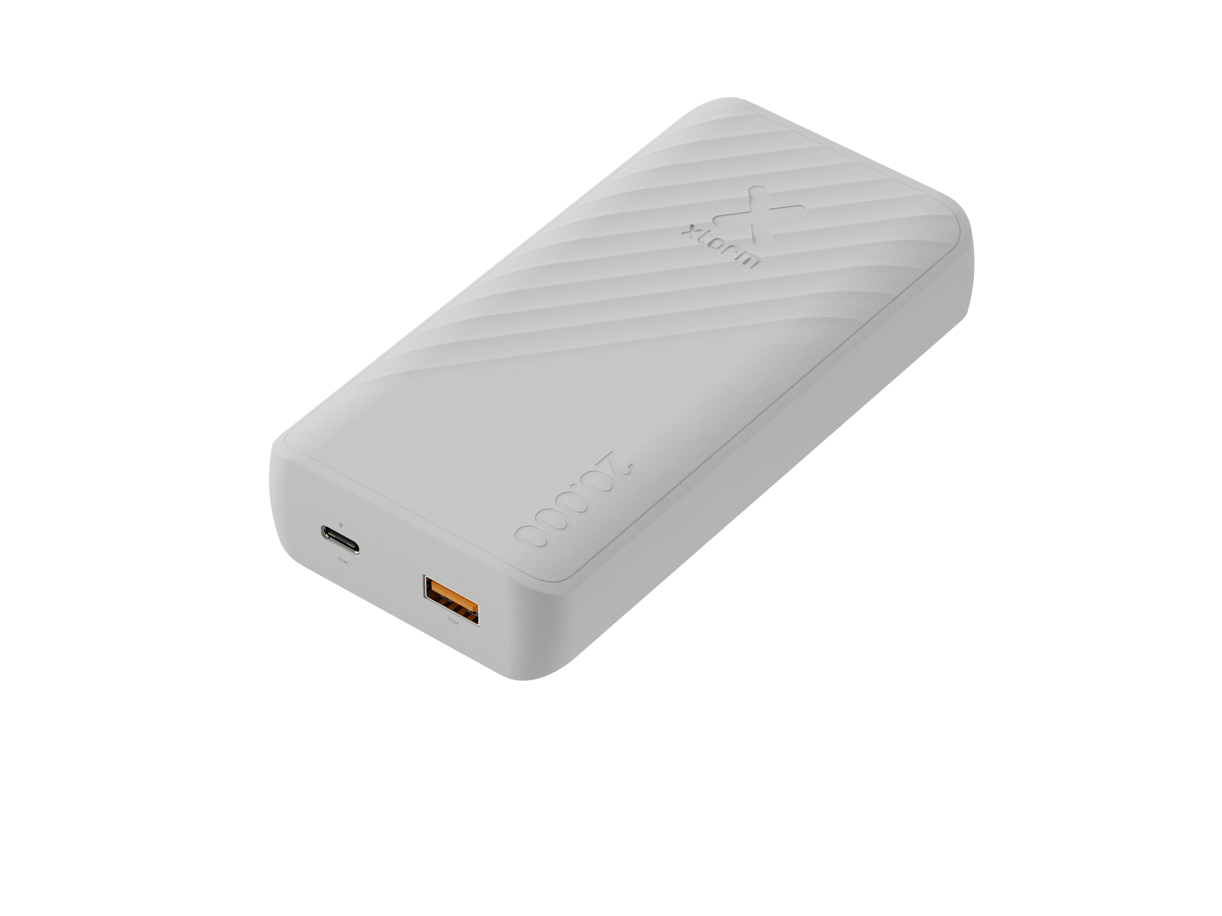 Eine weiße Powerbank mit strukturierter Oberfläche, einem Logo und orangefarbenen Anschlüssen, isoliert auf Weiß.