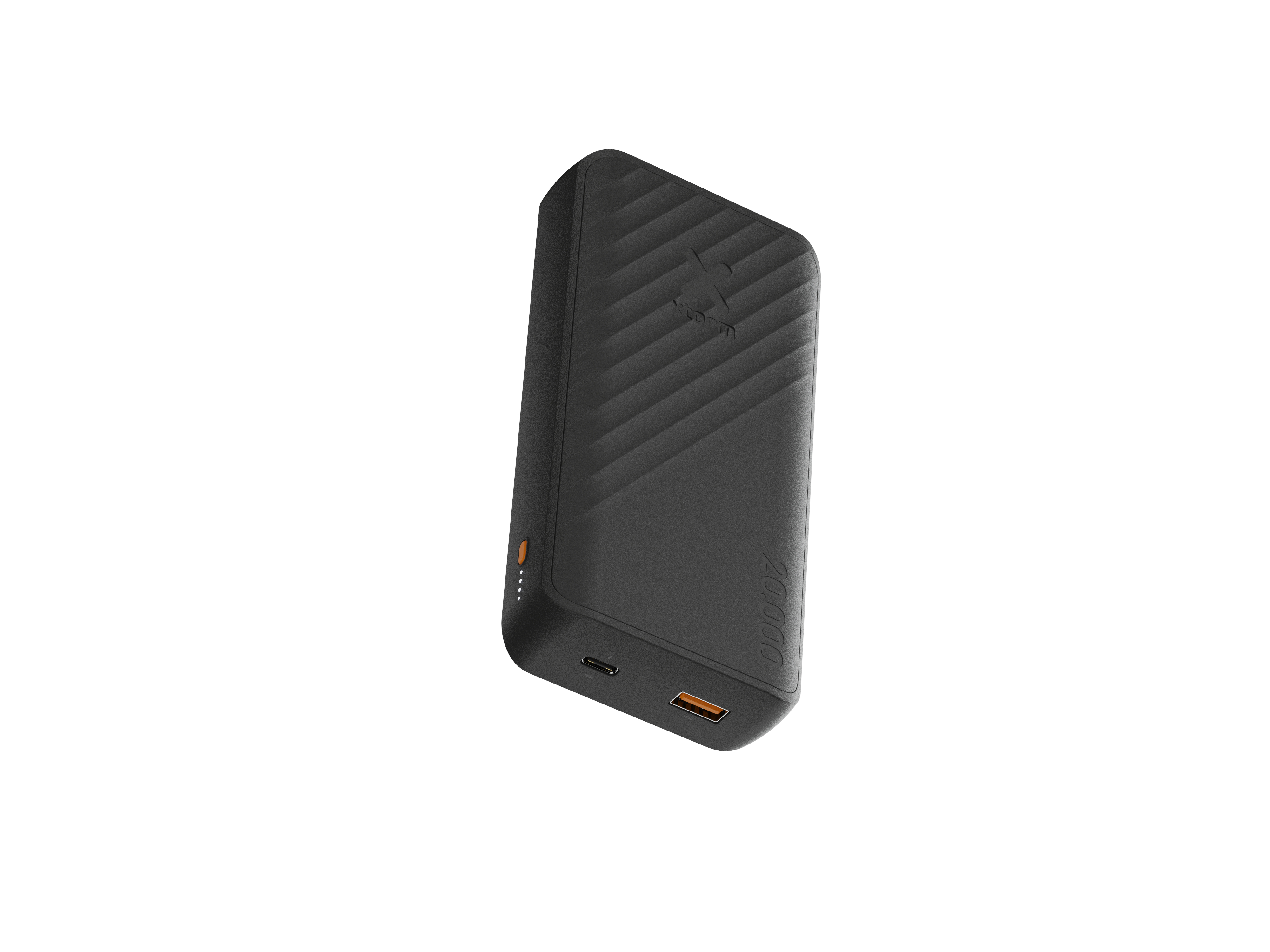 Eine schwarze Powerbank mit strukturierter Oberfläche, leicht angewinkelt. Sie hat orangefarbene Anschlüsse und eine Akkuanzeige.