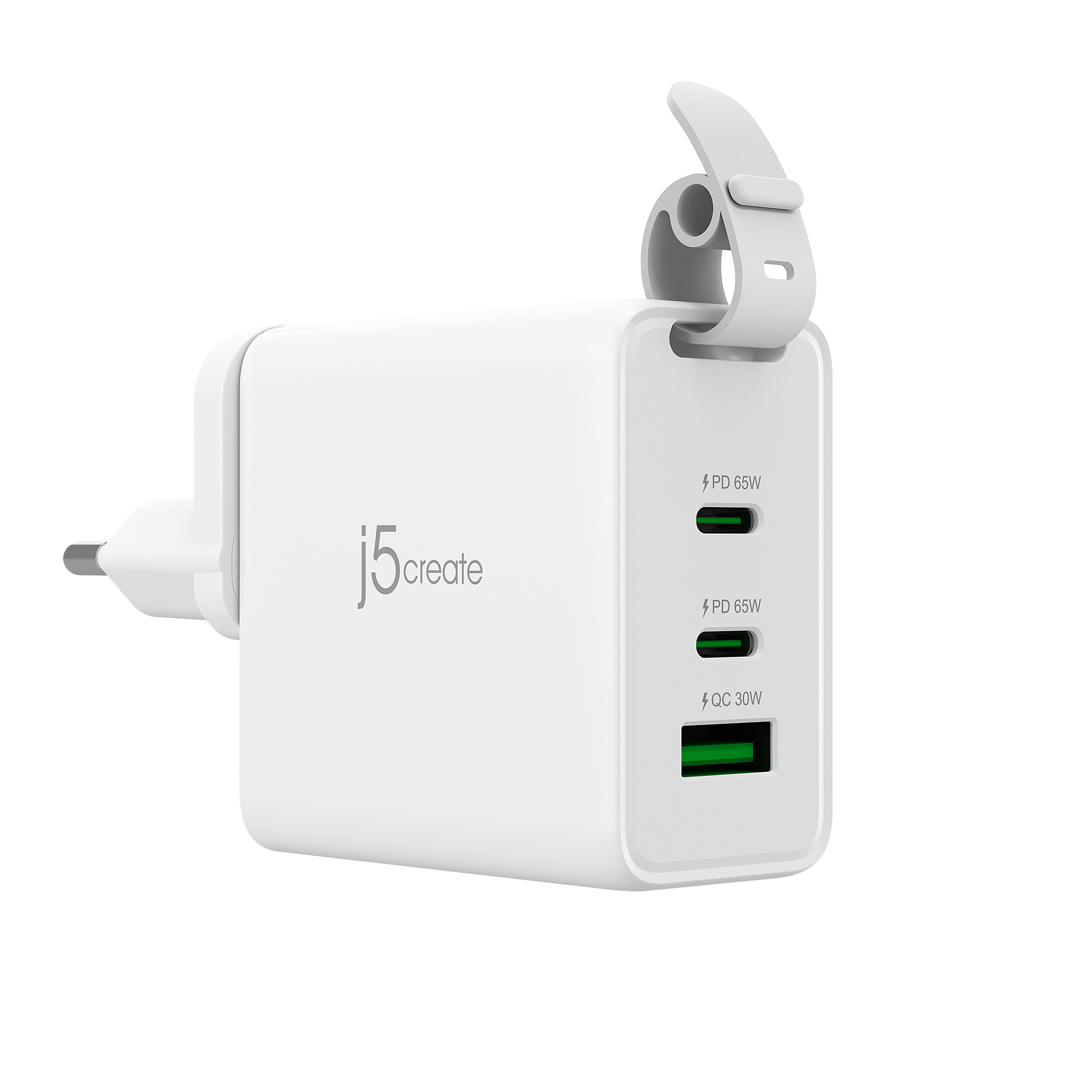 Un cargador blanco j5create con tres puertos. Dos PD 65W y un QC 30W. Tiene un asa plegable blanca.