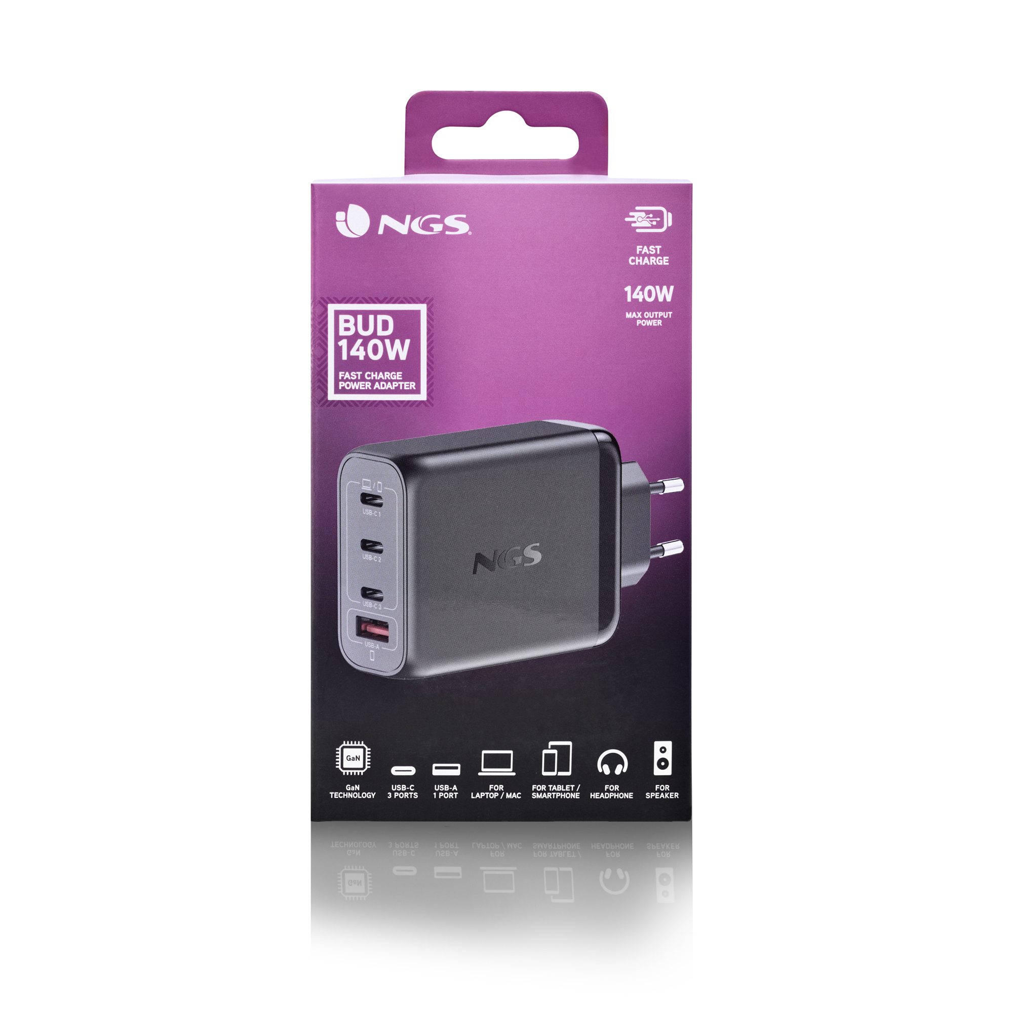 Se muestra una caja negra del adaptador de corriente de carga rápida NGS Bud 140W. Tiene múltiples puertos USB y un enchufe.
