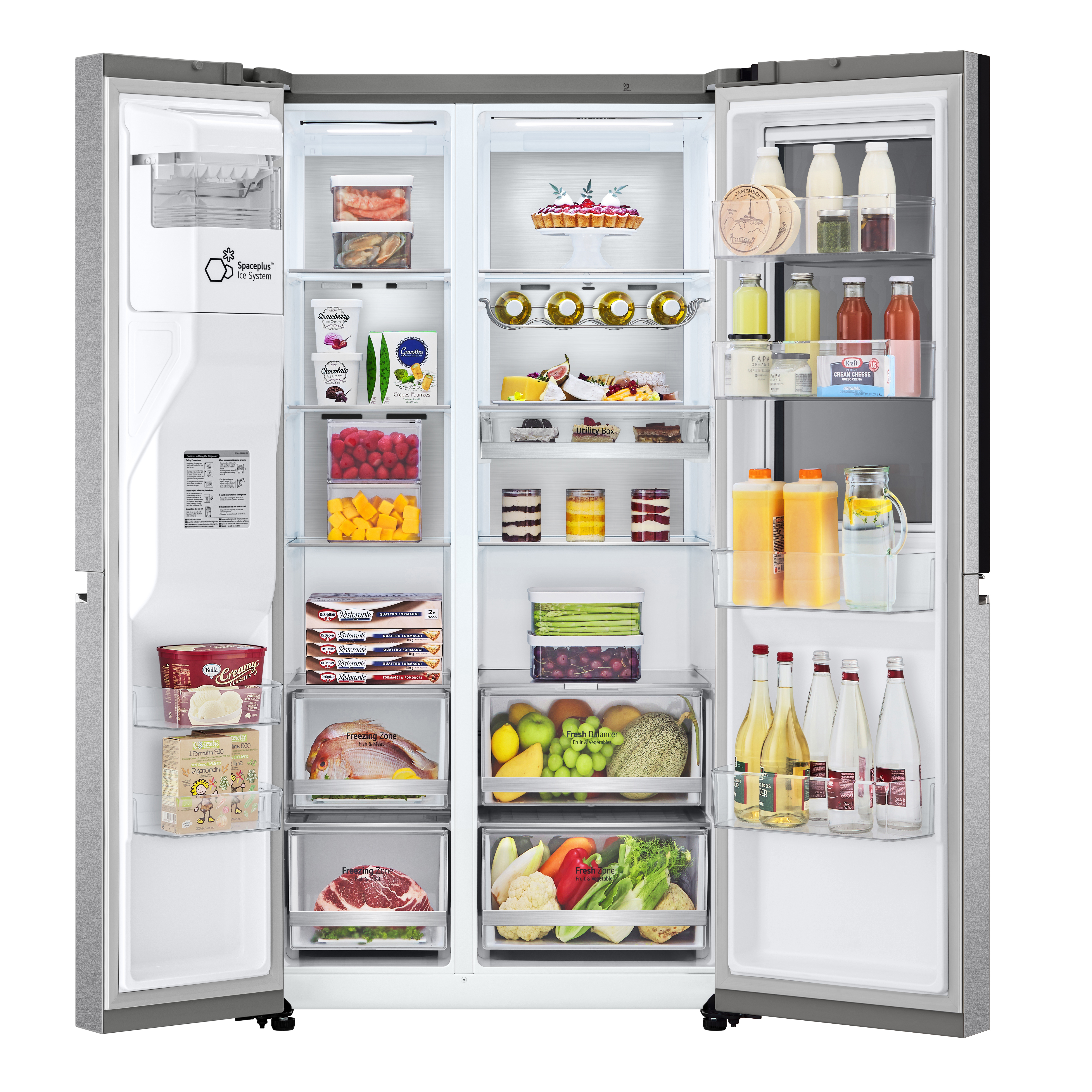 Nowoczesna lodówka, otwarta, wypełniona różnymi produktami spożywczymi: owocami, warzywami, napojami i pakowanymi towarami.