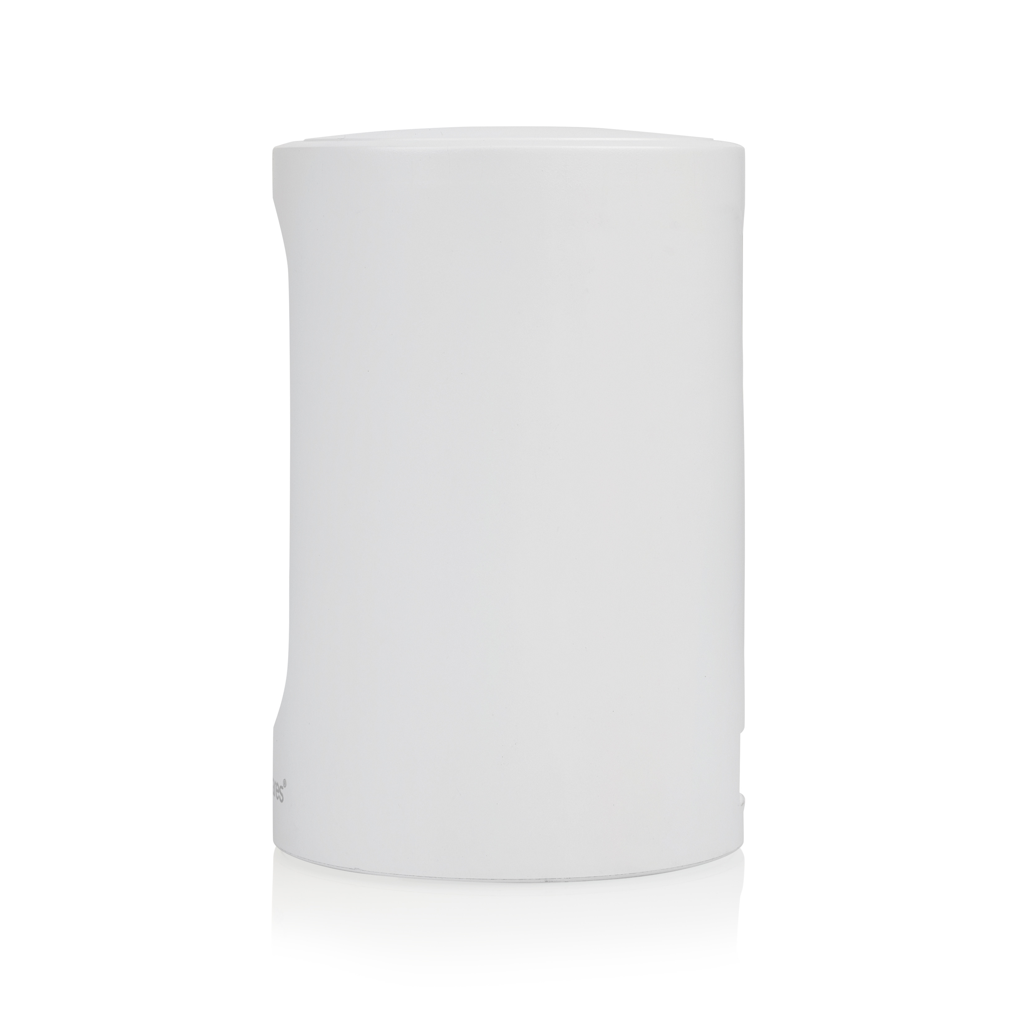 Biały, cylindryczny obiekt na białej powierzchni. Jasny, gładki cylinder z zaokrągloną górą.