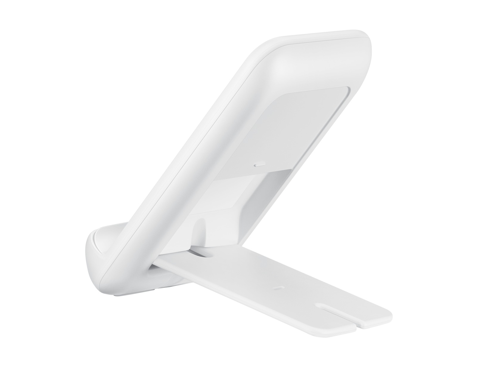 Se muestra un soporte para teléfono blanco en ángulo. Tiene una base y una parte trasera en ángulo con una ranura y un fondo blanco.