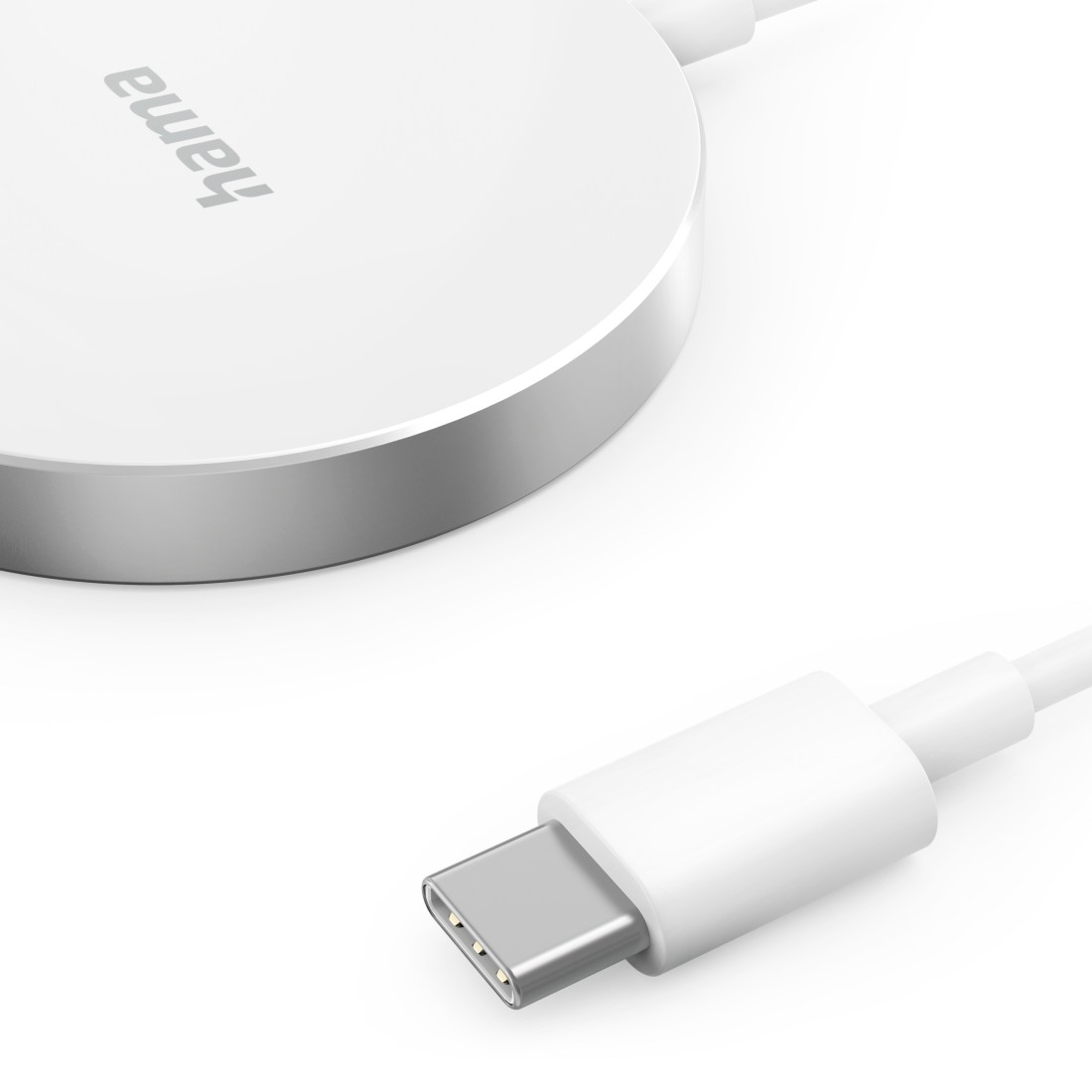 Ein weißes kabelloses Hama-Ladegerät und ein USB-C-Kabel. Das Ladegerät ist rund mit dem Hama-Logo. Das Kabel ist weiß mit einem silbernen Stecker.