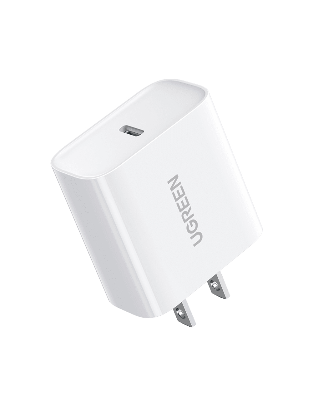 Ein weißes UGREEN-Ladegerät mit USB-C-Anschluss, abgewinkelt. Es hat zwei Stifte für die US-Steckdose.