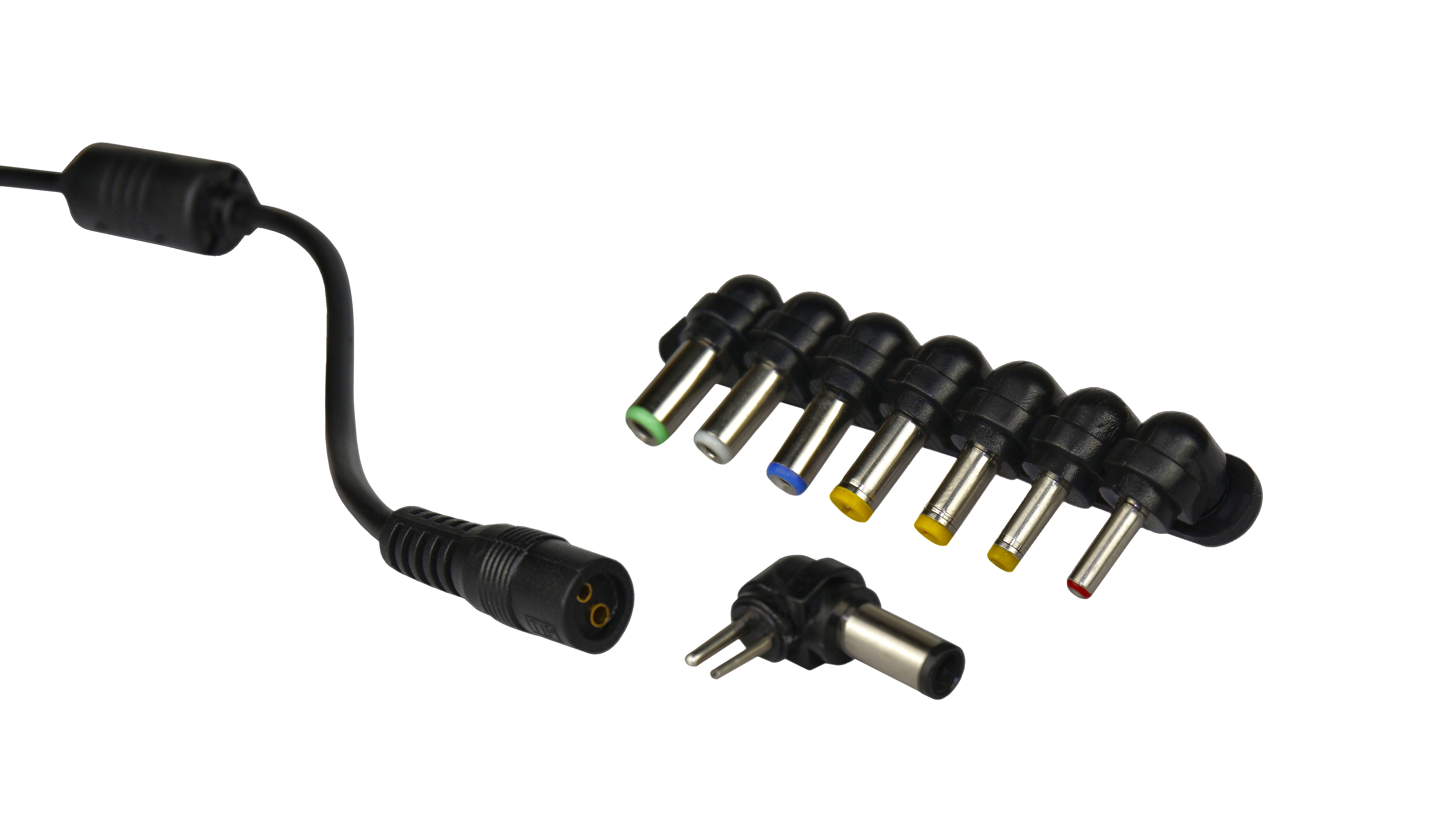 Un adaptador de corriente negro con múltiples puntas de colores. Uno con cable. Las puntas son verde, blanco, azul, amarillo y rojo.