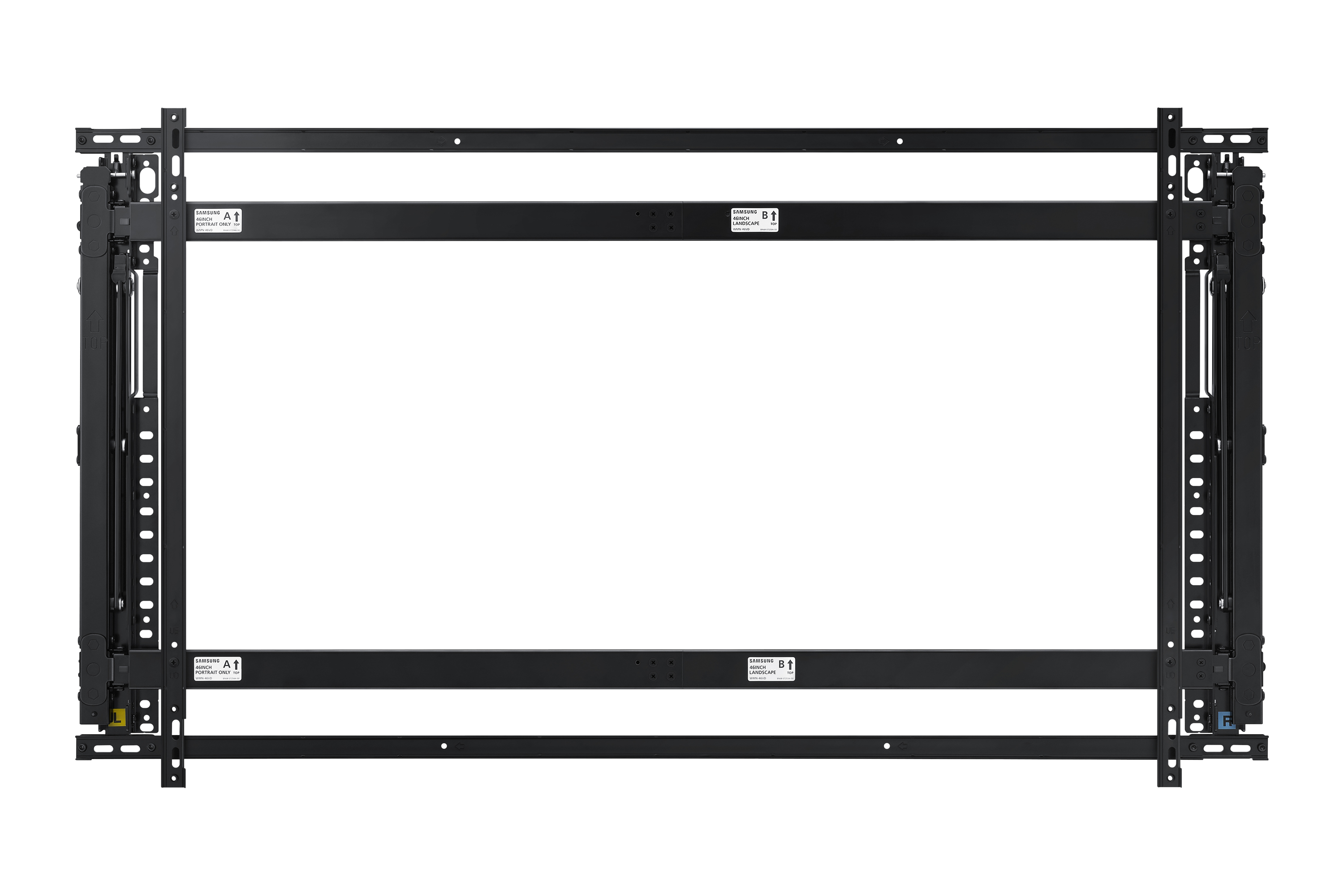 Marco de montaje de TV metálico negro con etiquetas, soportes y hardware de montaje sobre fondo blanco.