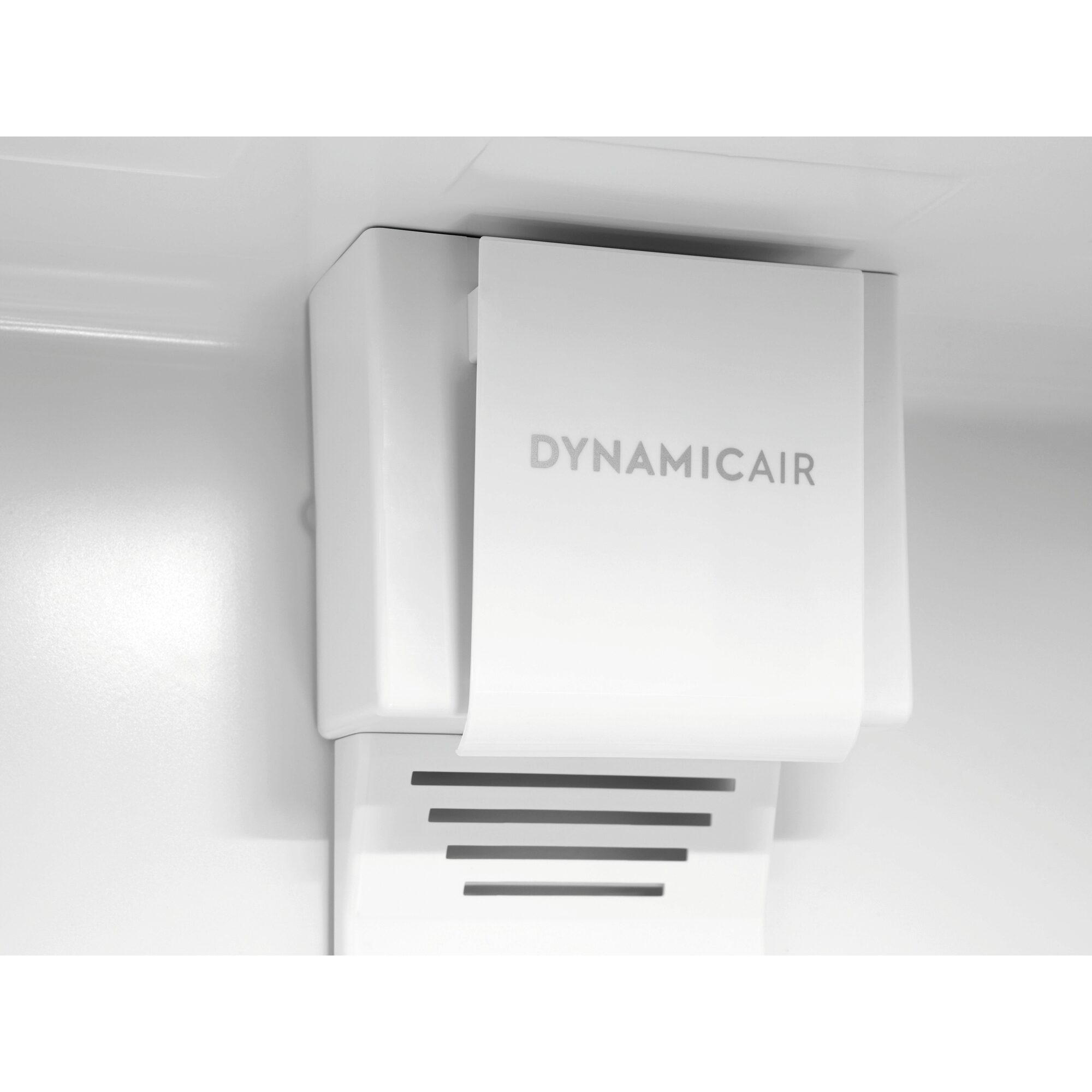 Un componente blanco de refrigerador con 'DYNAMIC AIR' impreso. Tiene una ventilación con líneas horizontales.