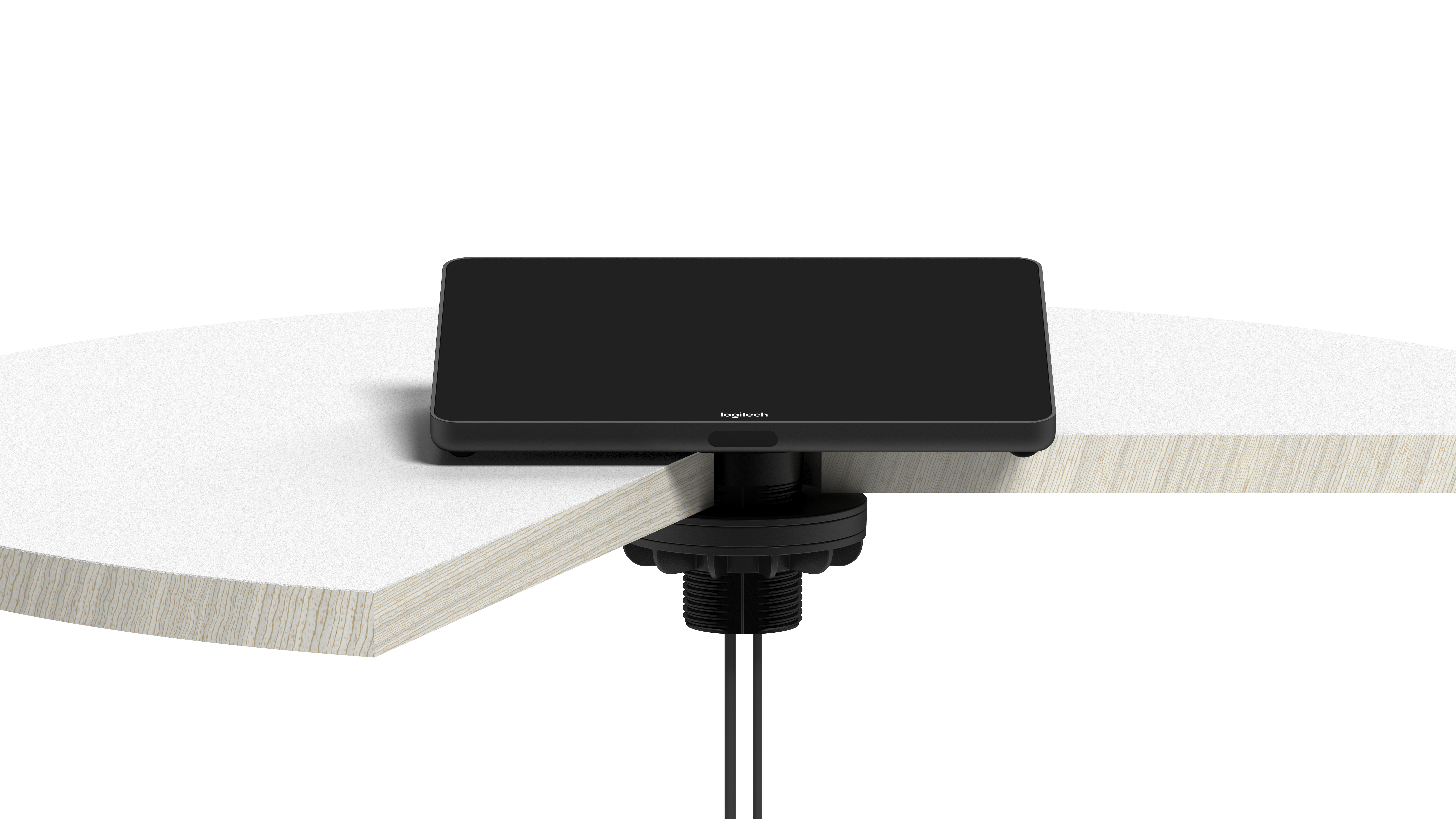 Ein schwarzes Logitech-Gerät ist an einem weißen Tisch befestigt. Der Bildschirm des Geräts ist schwarz. Drähte hängen darunter.