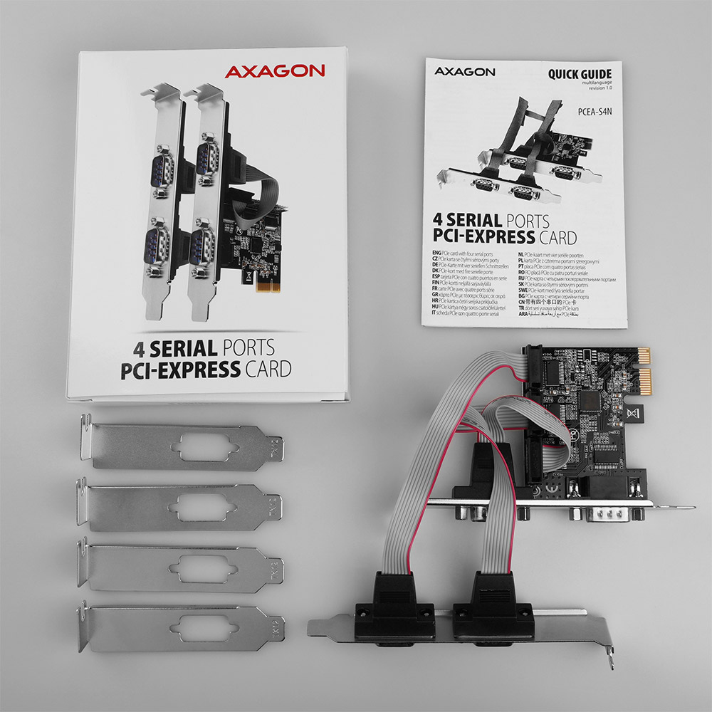 Axagon PCI-Express-Karten-Kit. Enthält Karte, Kurzanleitung und Halterungen. Weißer Hintergrund.