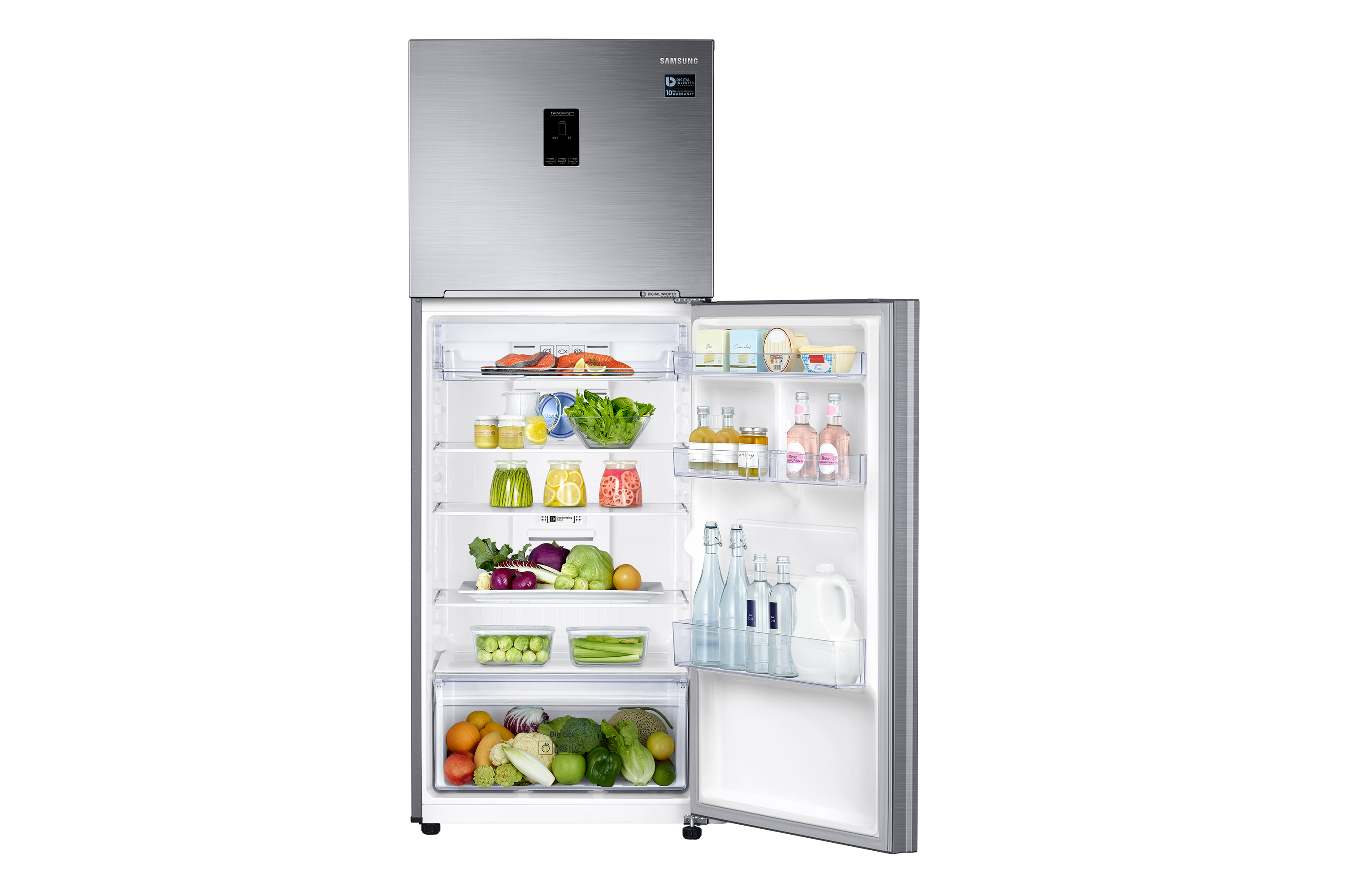 Un frigorifero Samsung argento, aperto per rivelare il cibo all'interno. Frutta, verdura e bevande sono visibili.