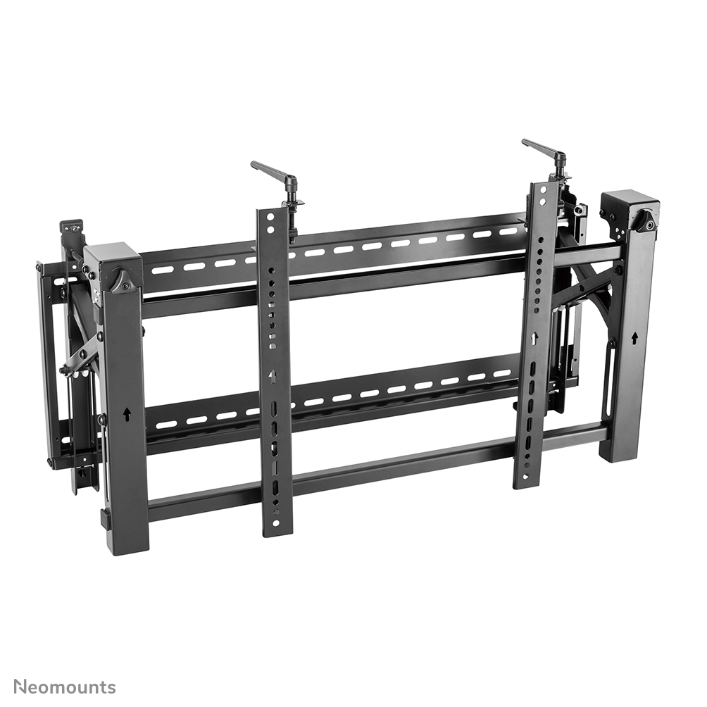 Eine schwarze TV-Wandhalterung aus Metall. Sie hat mehrere verstellbare Arme und Halterungen. Der Hintergrund ist weiß.