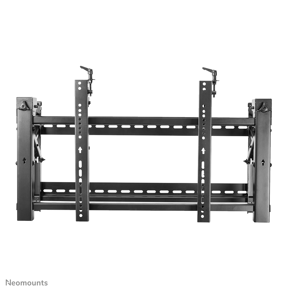 Eine schwarze TV-Wandhalterung mit mehreren horizontalen und vertikalen Stangen und Einstellhebeln auf weißem Hintergrund.