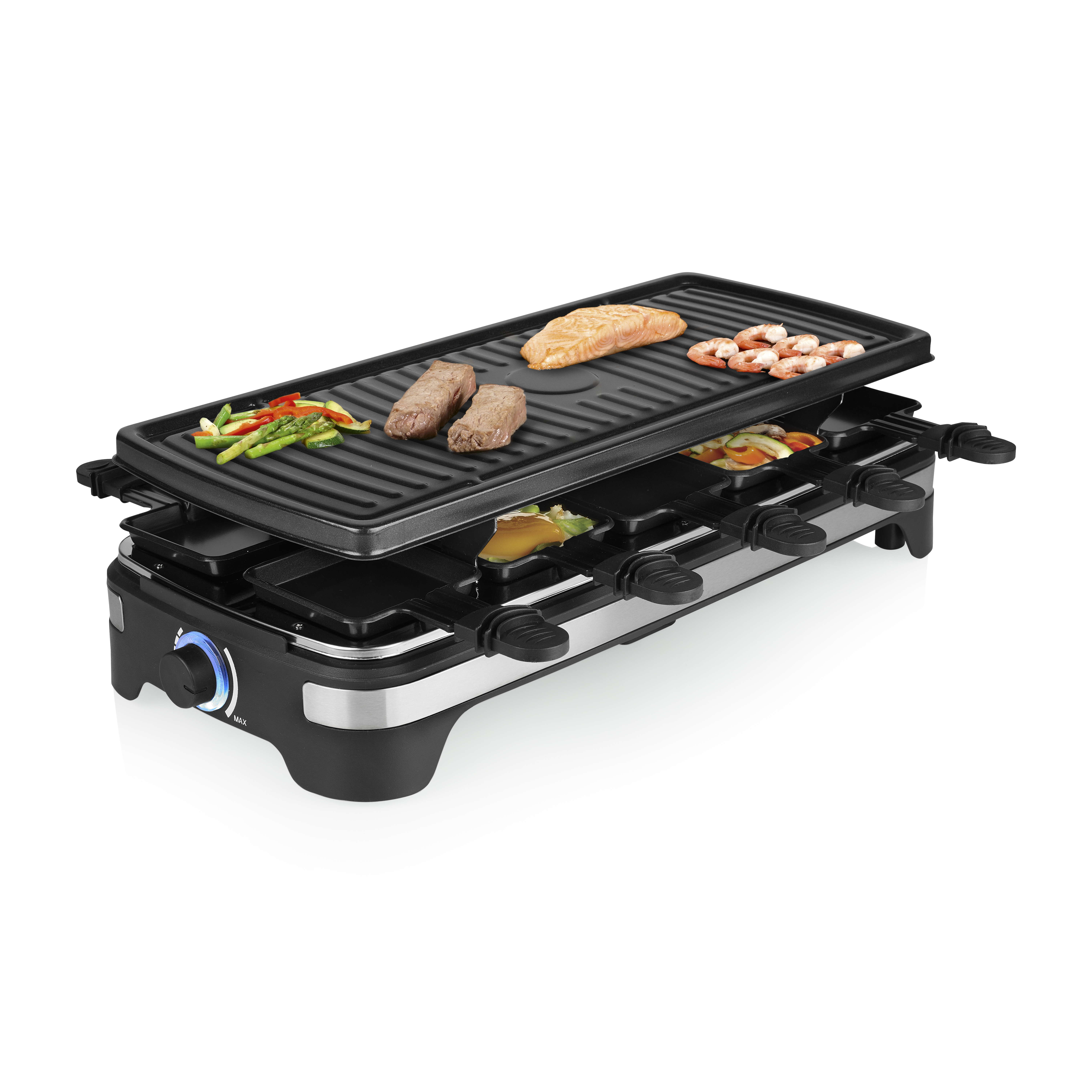 Ein Raclette-Grill mit Essen: Gemüse, Fleisch und Meeresfrüchte. Schwarzer Grill mit silbernem Sockel. Weißer Hintergrund.