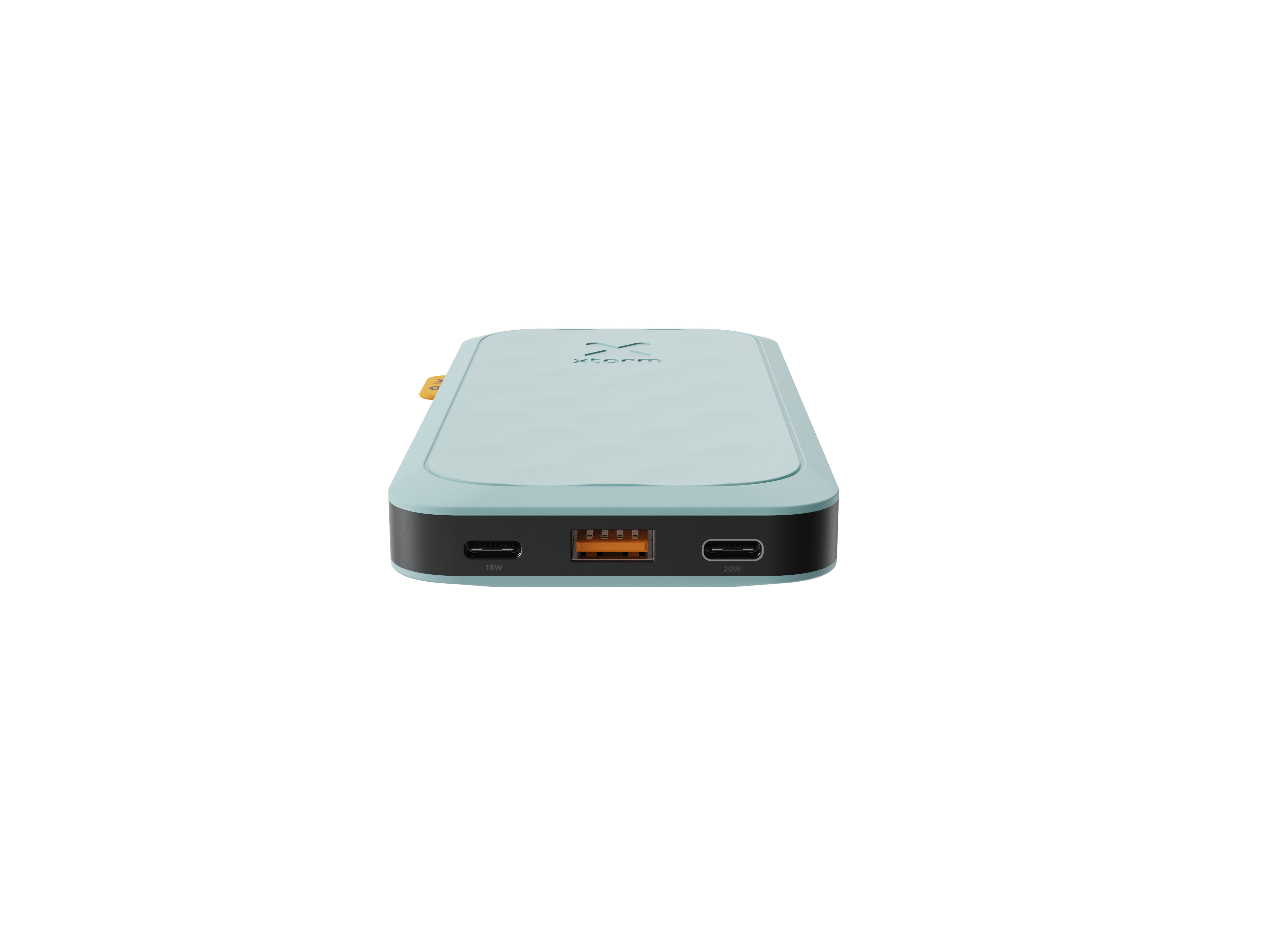 Eine hellblaue Powerbank mit schwarzen Kanten. Sie hat einen USB- und einen USB-C-Anschluss. Der Hintergrund ist weiß.