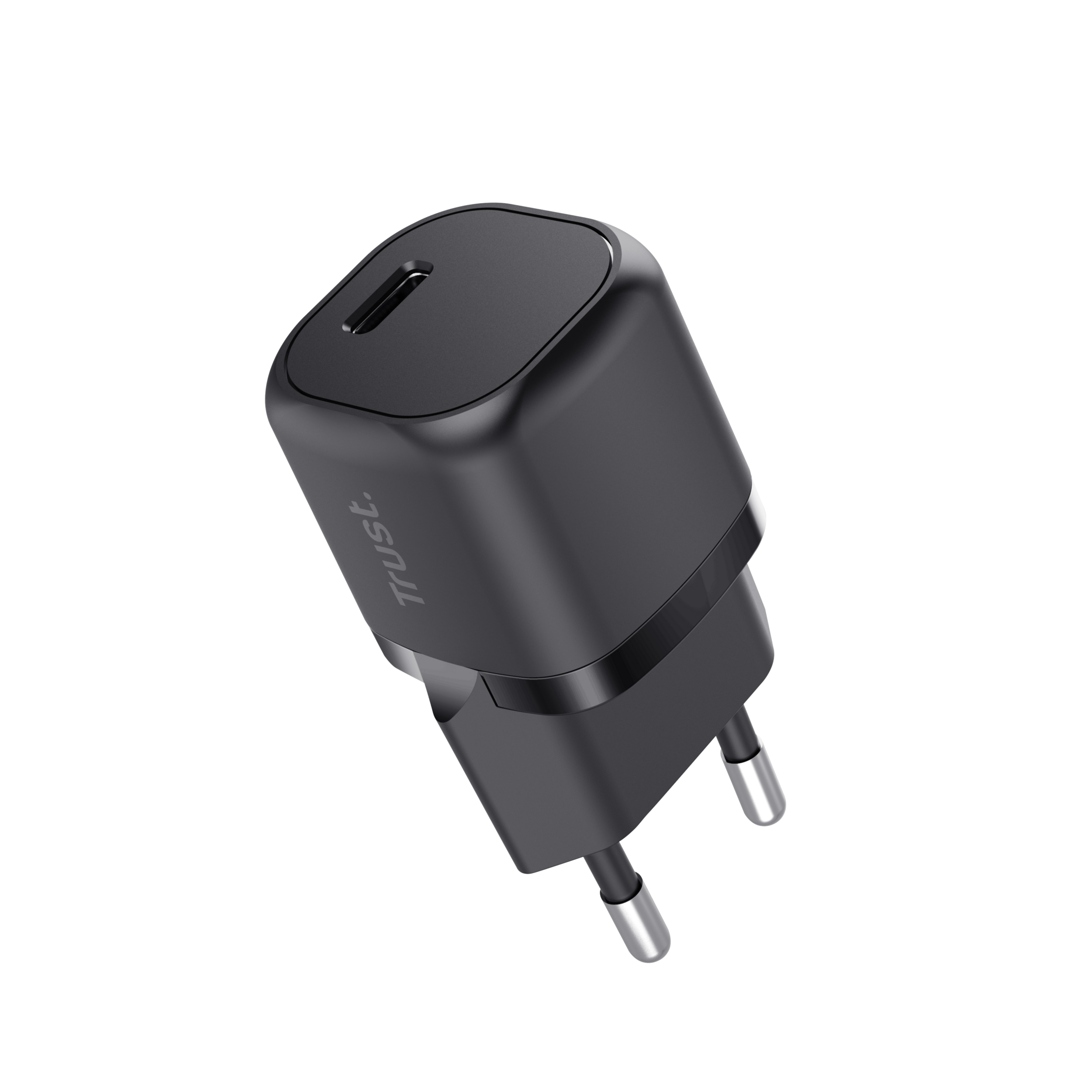Cargador USB-C negro Trust sobre fondo blanco. Muestra el enchufe y el puerto USB-C del cargador.