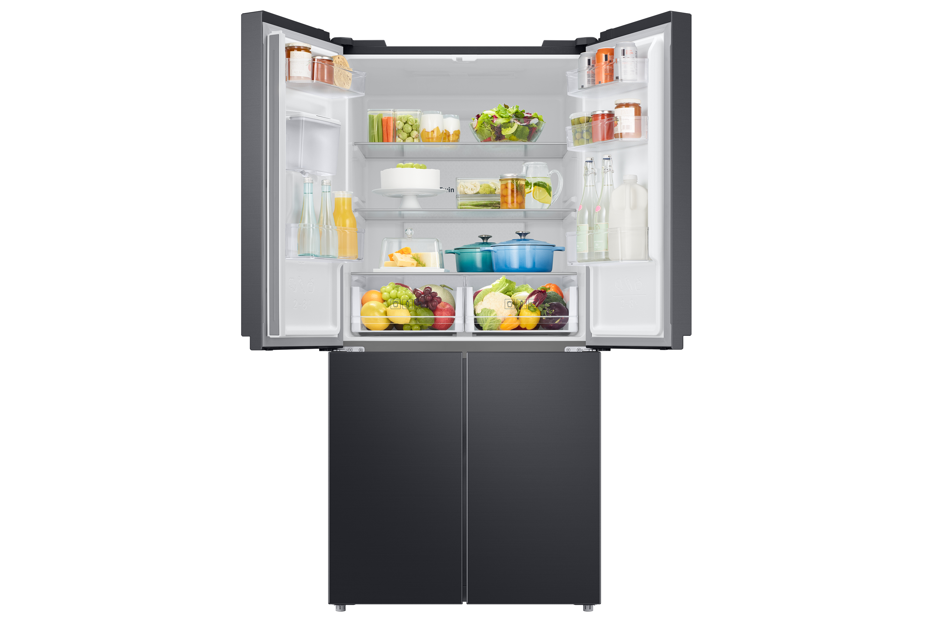 Un frigorifero moderno con porte aperte, che mostra alimenti come frutta, verdura, bevande e contenitori.