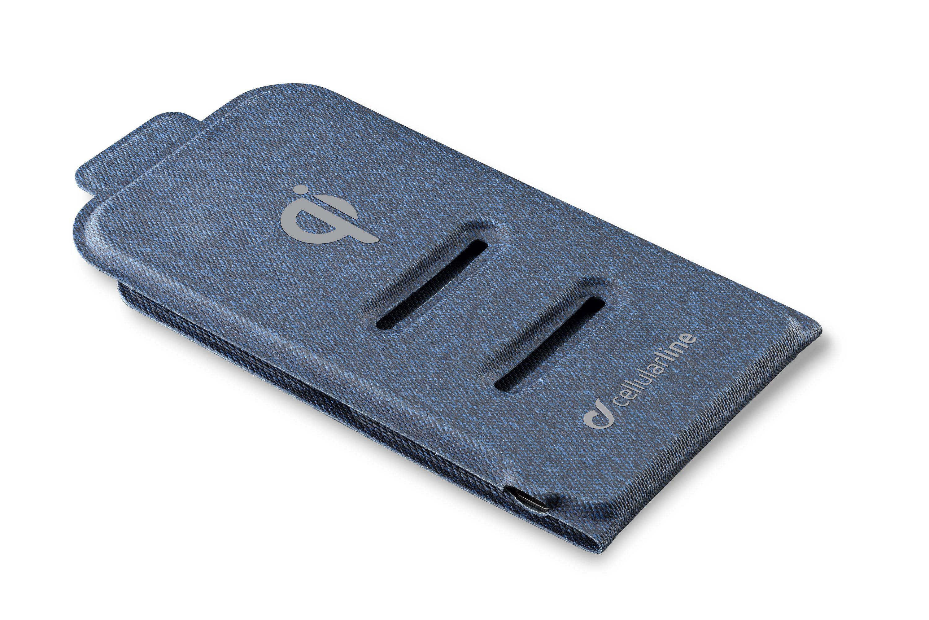 Eine blaue Handyhülle mit einem Symbol für kabelloses Laden, zwei Schlitzen und dem Logo 'cellularline'. Weißer Hintergrund.
