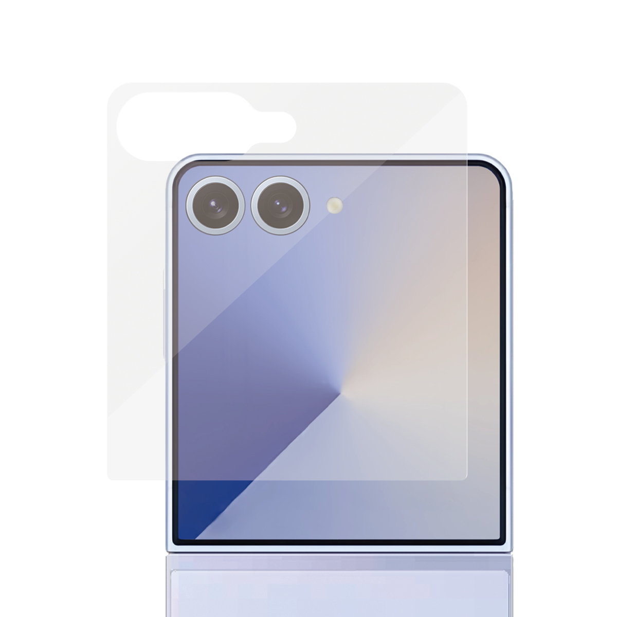 Een smartphone met een schermbeschermer. De telefoon is lichtblauw met twee camera's. Een doorzichtige beschermer staat erboven.