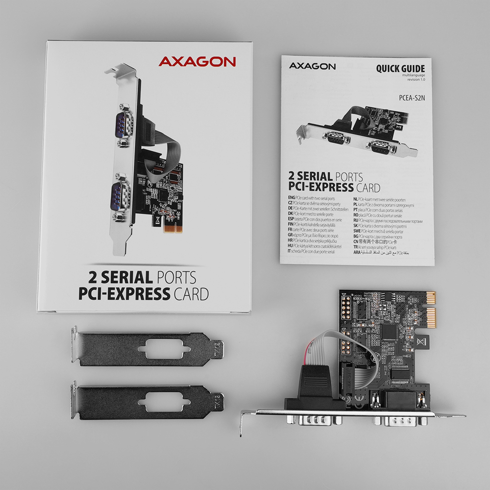 Das Bild zeigt eine PCI-Express-Karte mit zwei seriellen Anschlüssen, eine Kurzanleitung und zwei Metallhalterungen.