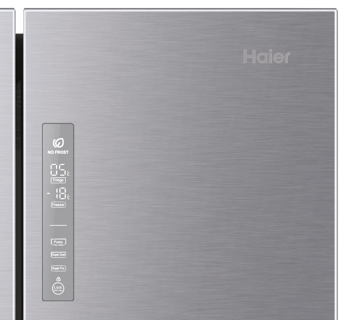 Primer plano de una puerta de refrigerador Haier. Muestra un panel de control con indicadores de temperatura y opciones de botones. La puerta tiene un acabado metálico.