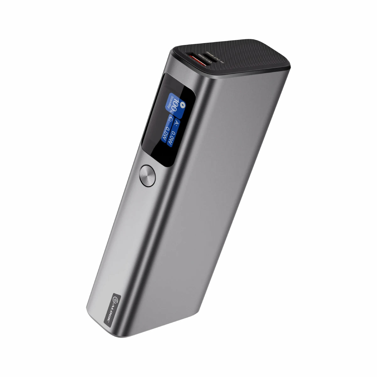 Un power bank grigio con schermo che mostra il 100%. Ha una parte superiore nera con porte di ricarica e un pulsante argento.