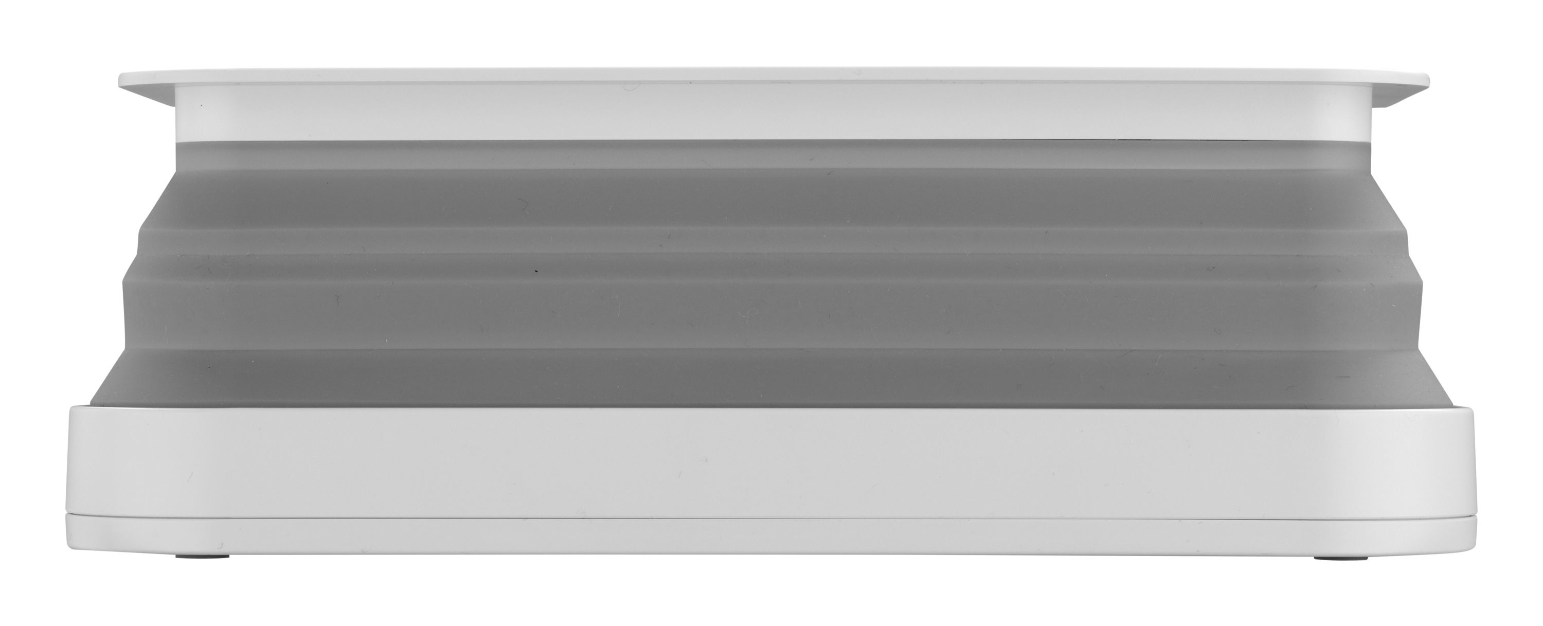 Un contenitore bianco e grigio pieghevole. Ha una parte superiore e inferiore bianche, con lati grigi a fisarmonica.