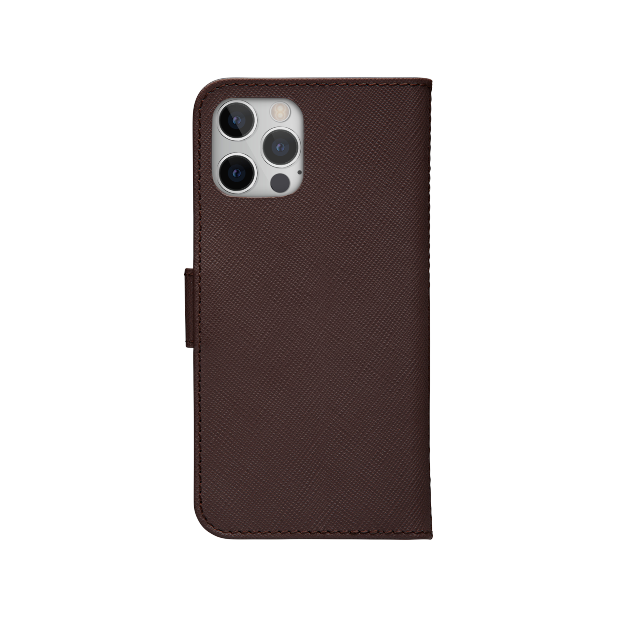 Eine braune Leder-Handyhülle mit Klappenverschluss. Sichtbare Telefonkamera. Weißer Hintergrund.
