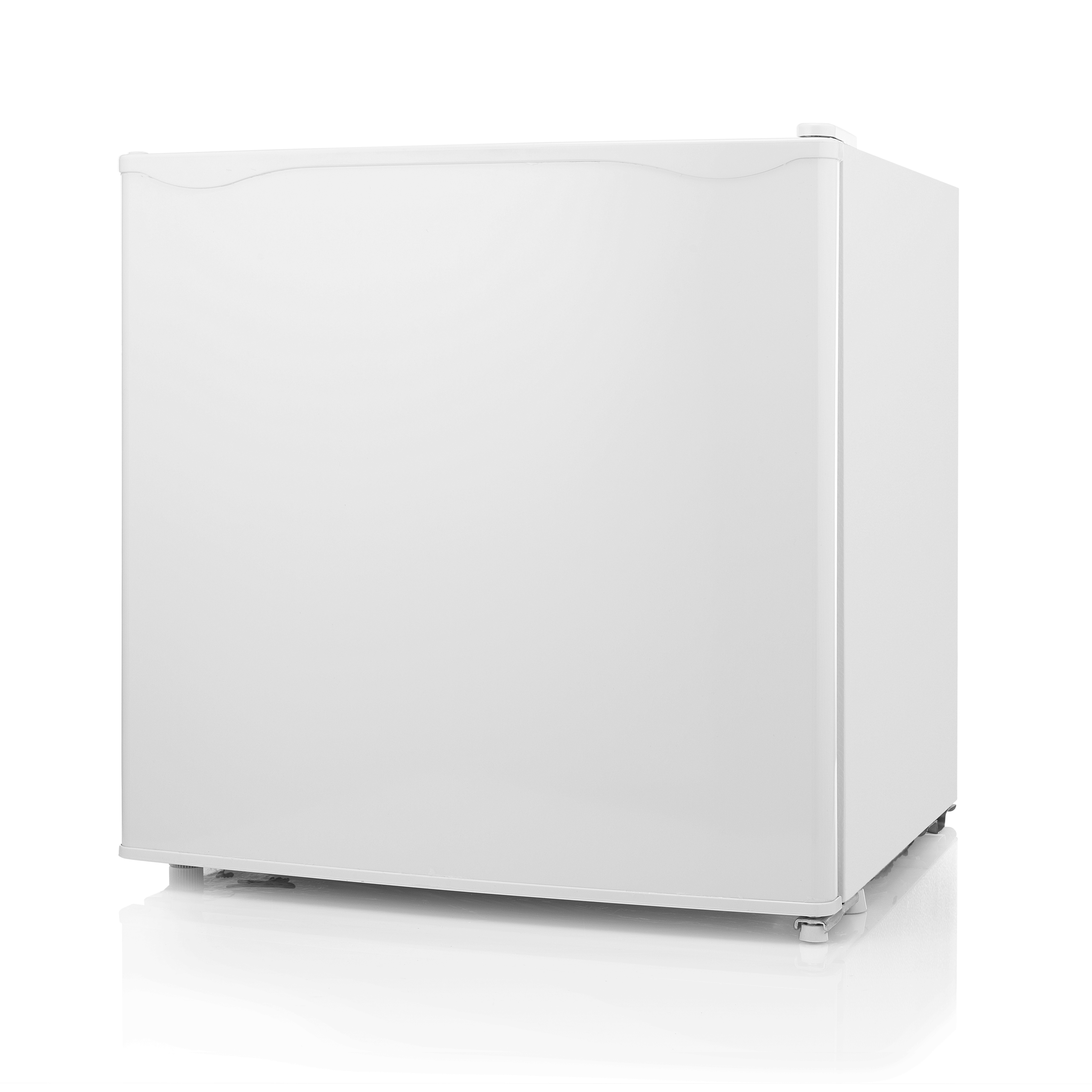 Un mini-refrigerador blanco sobre una superficie blanca. Es rectangular con bordes superiores redondeados. El fondo es blanco.