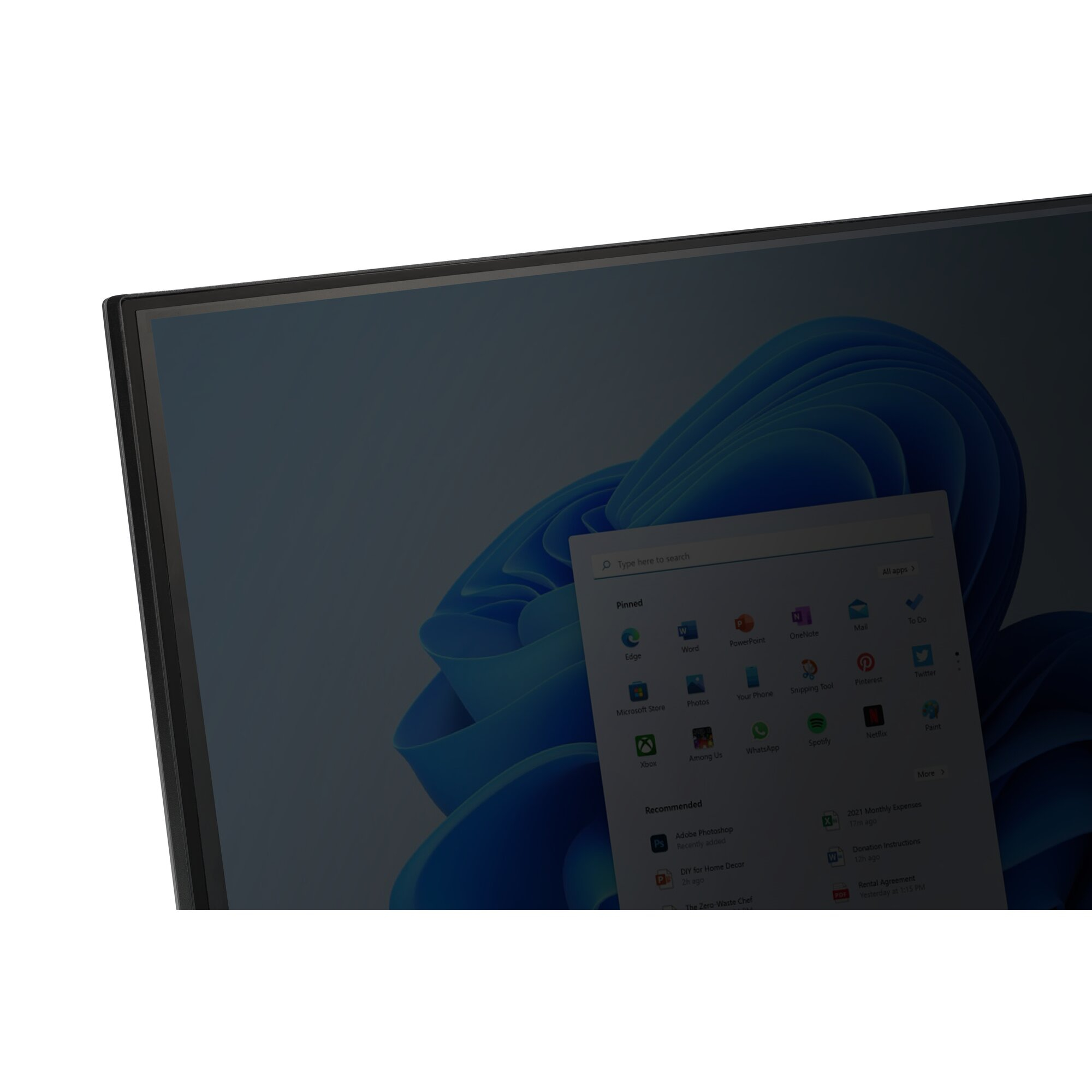 Una pantalla de ordenador muestra el menú de inicio de Windows 11. Son visibles iconos de aplicaciones como Edge, Word y PowerPoint.