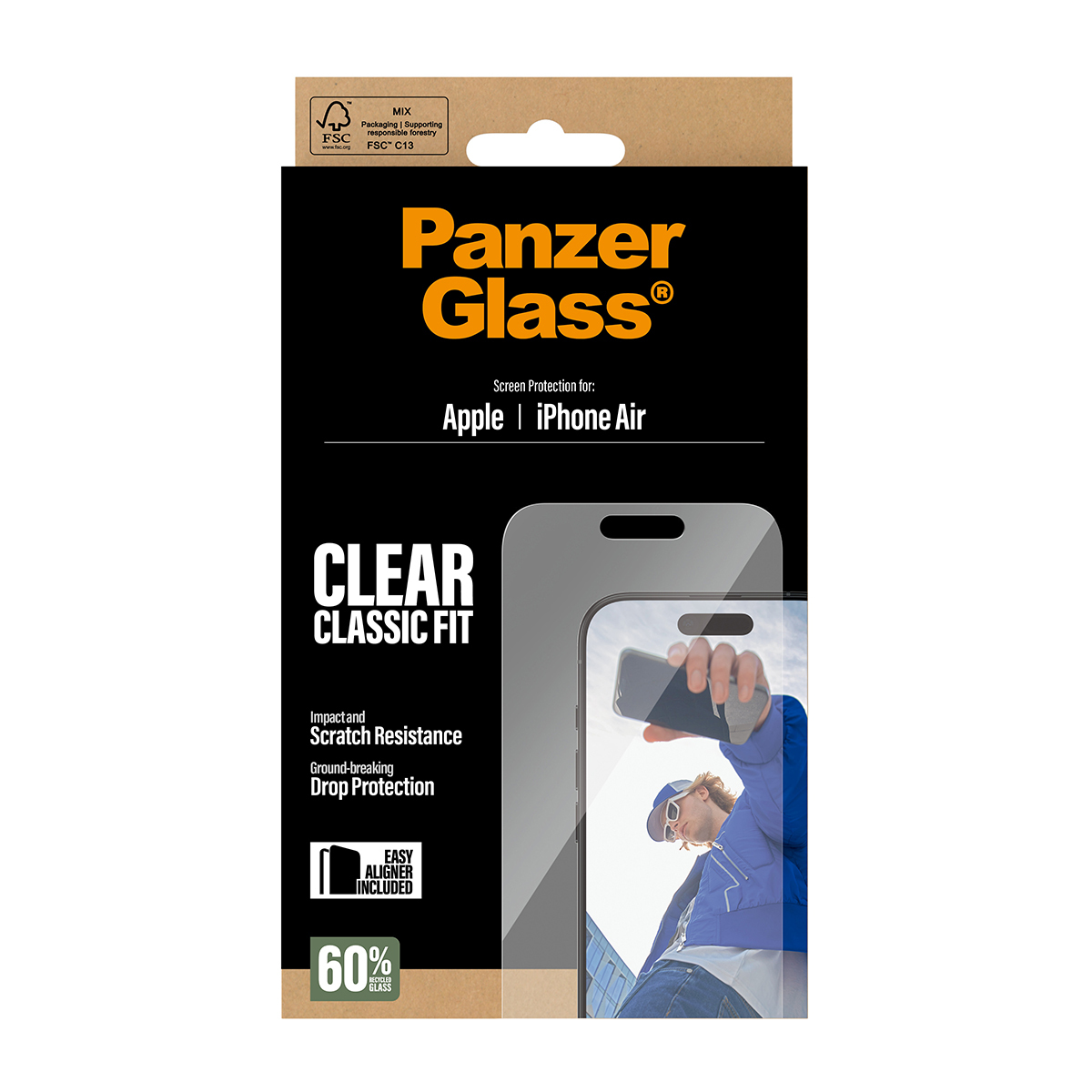 Een PanzerGlass screenprotector doos. Het toont een iPhone Air screenprotector en een persoon. Tekst bevat 'Clear Classic Fit'.