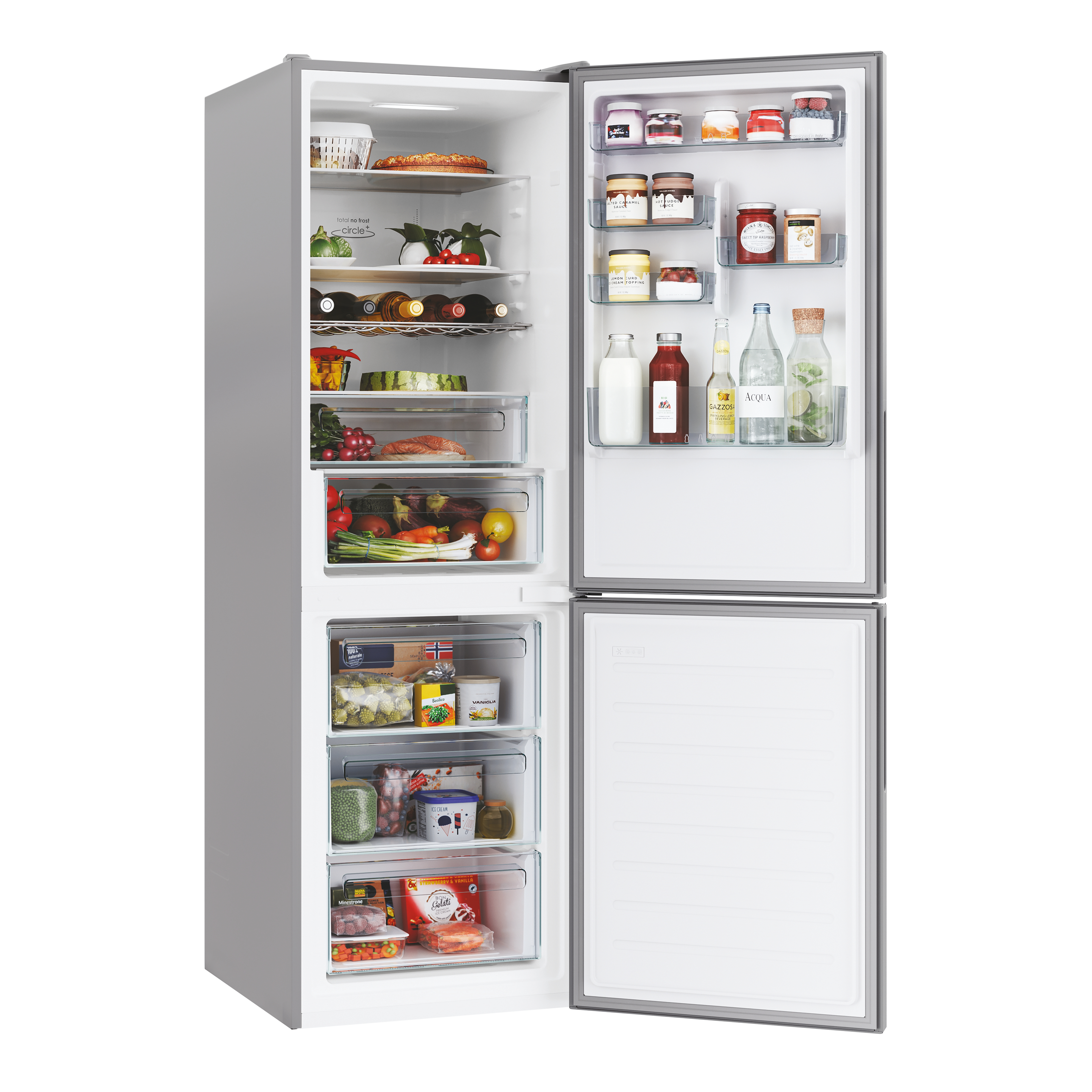 Otwarta lodówka wypełniona jedzeniem: owoce, warzywa, napoje i różne zapakowane produkty. Drzwi są otwarte.