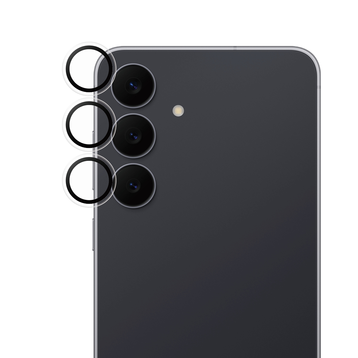 Close-up van de achterkant van een donkergrijze smartphone. Drie cameralenzen zijn zichtbaar, met beschermringen. Er is ook een klein lampje aanwezig.